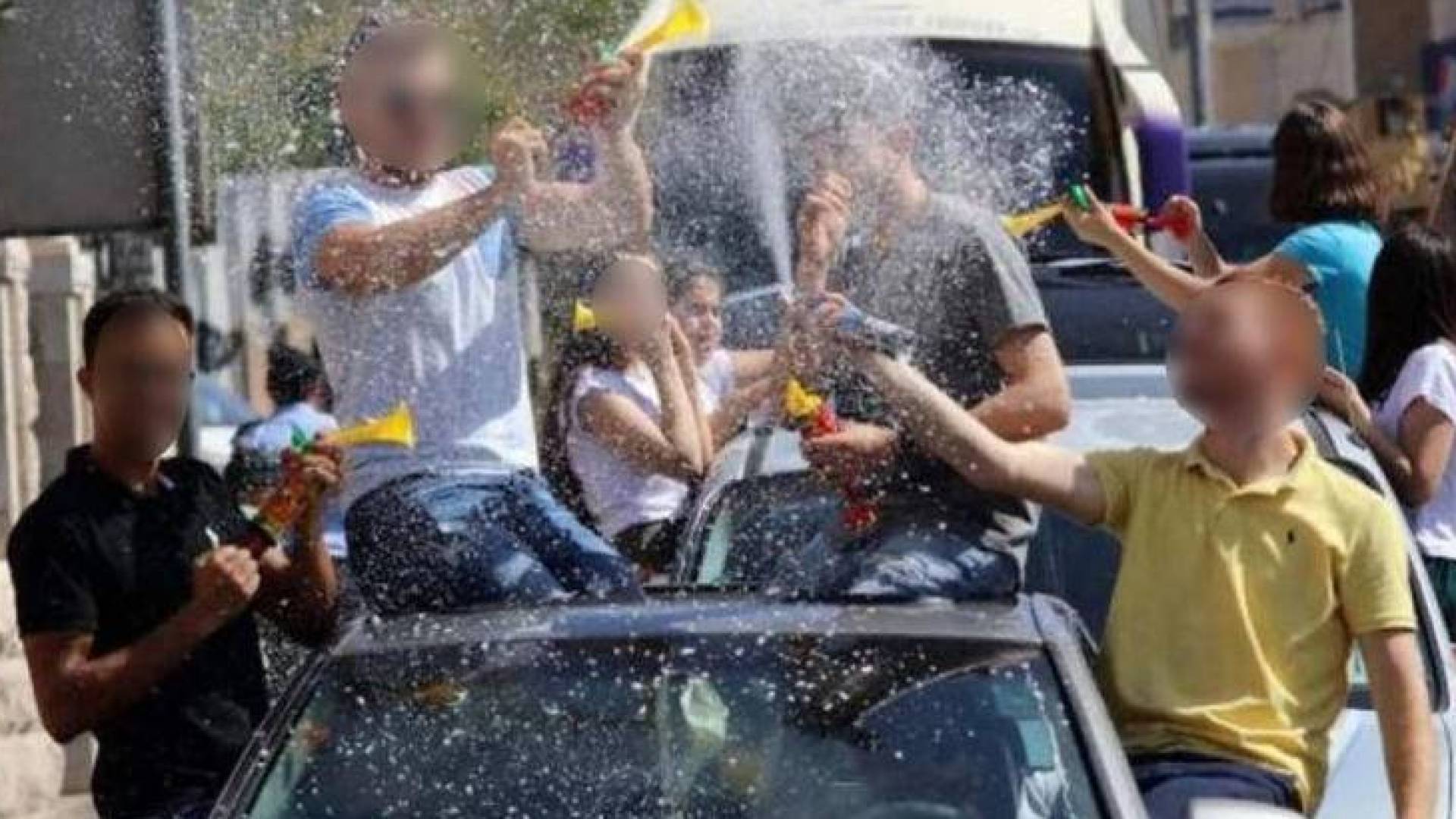 خروج أجسام من المركبة