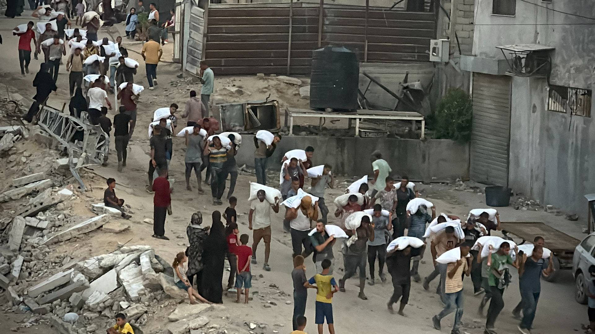 مساعدات الهيئة الخيرية الهاشمية