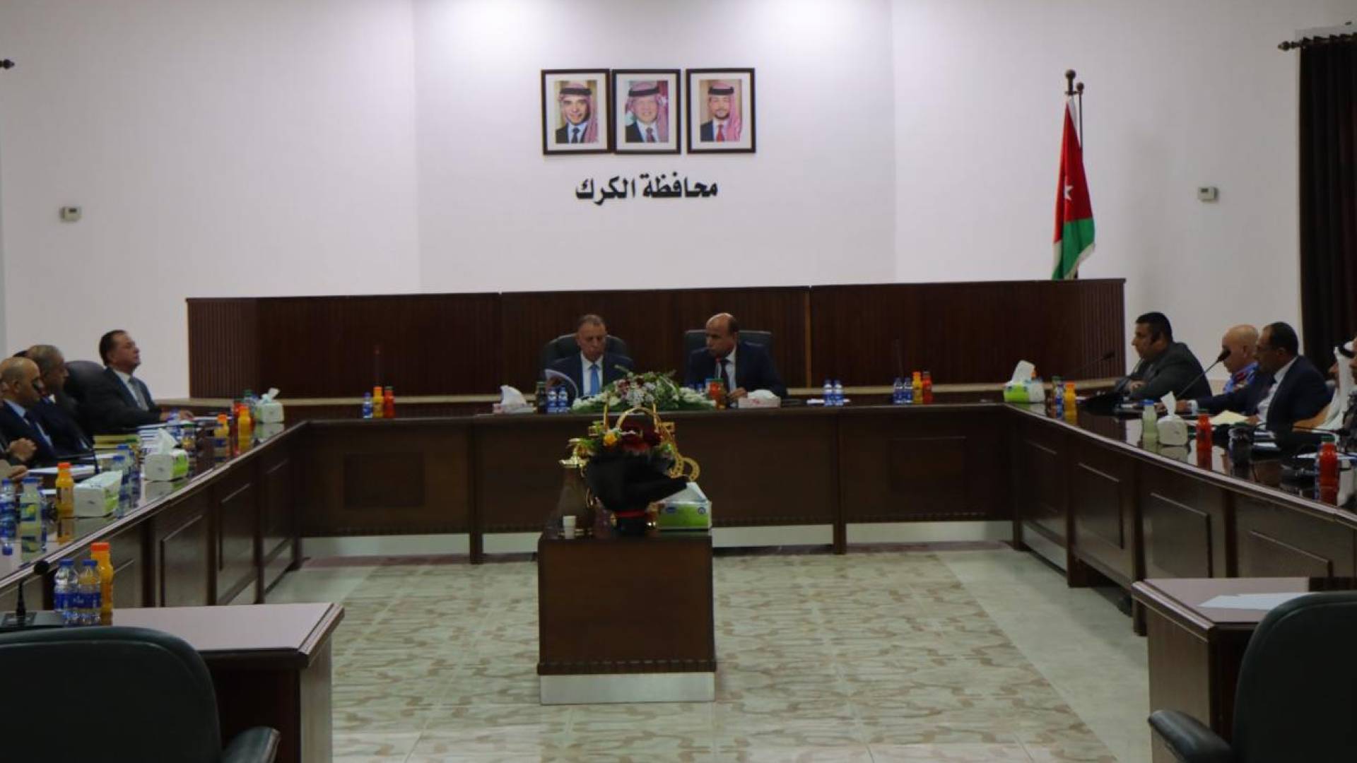 وزير الداخلية مازن الفراية يزور محافظة الكرك