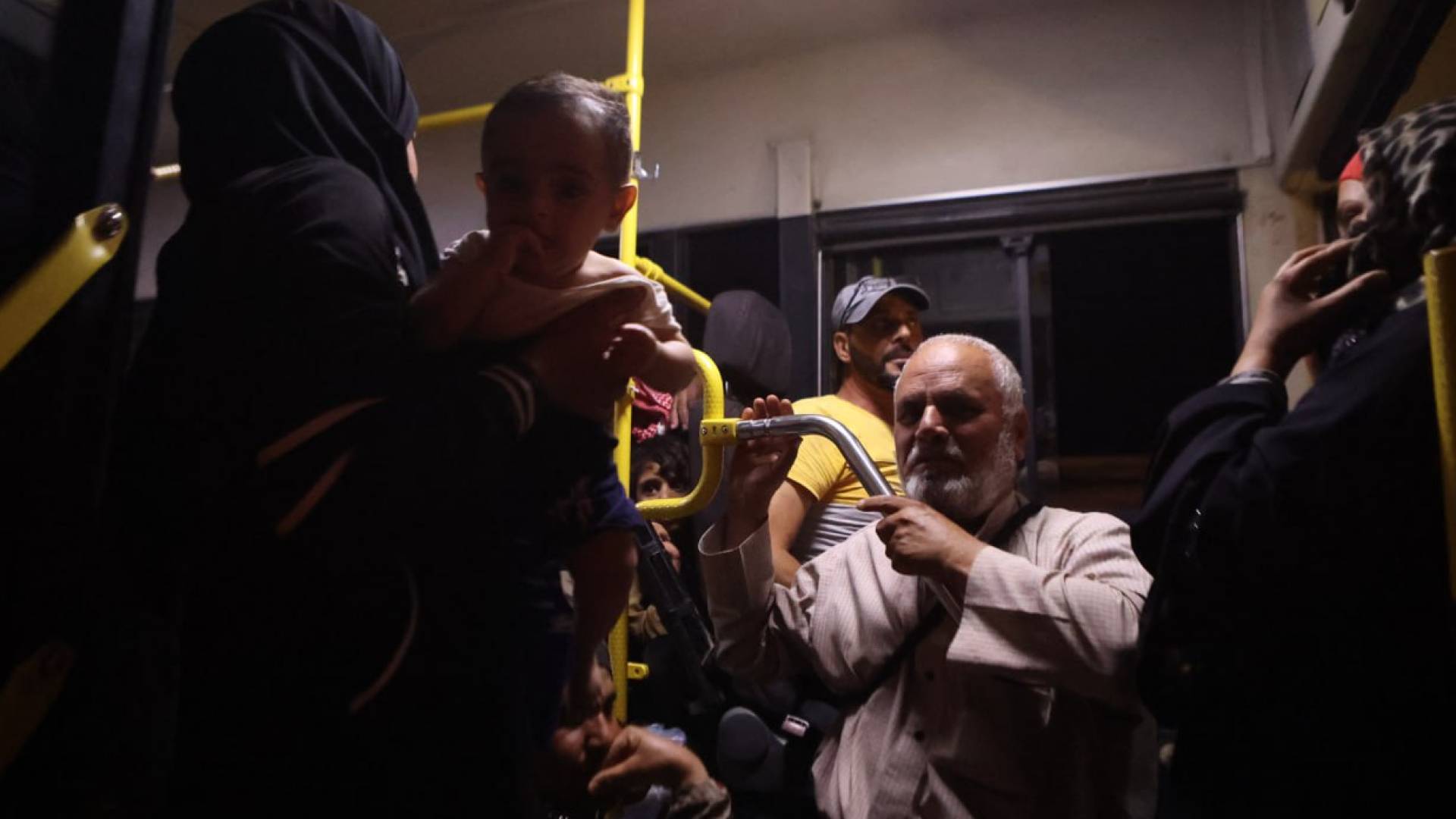 سوريا تجلي مدنيين من السويداء