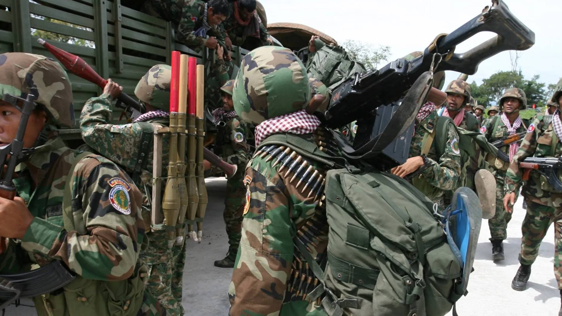 كمبوديا وتايلاند تتبادلان إطلاق النار