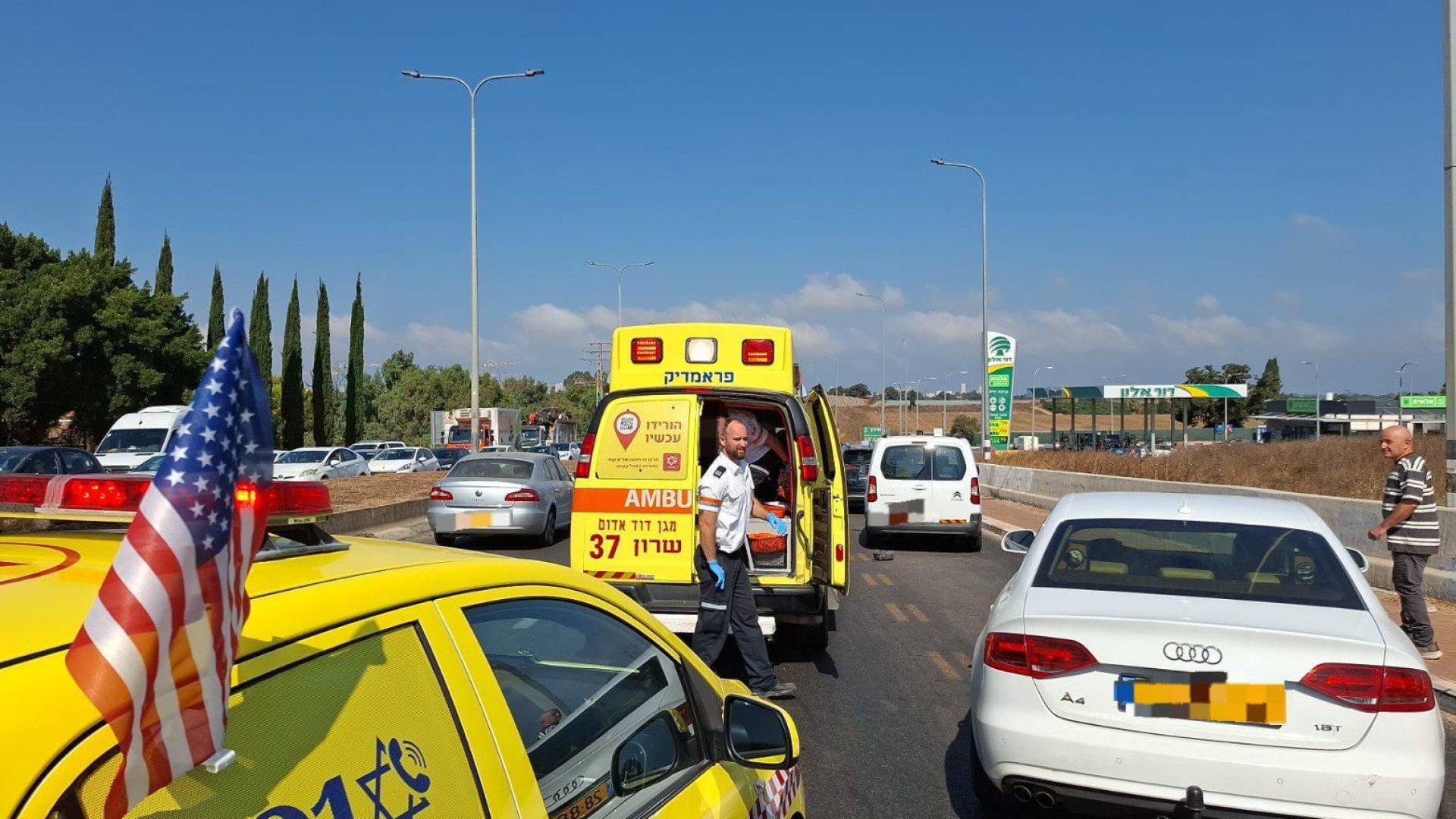 إعلام عبري:  إصابة 9 مستوطنين بعملية دهس قرب نتانيا بينهم جنود "إسرائيلين"(فيديو)