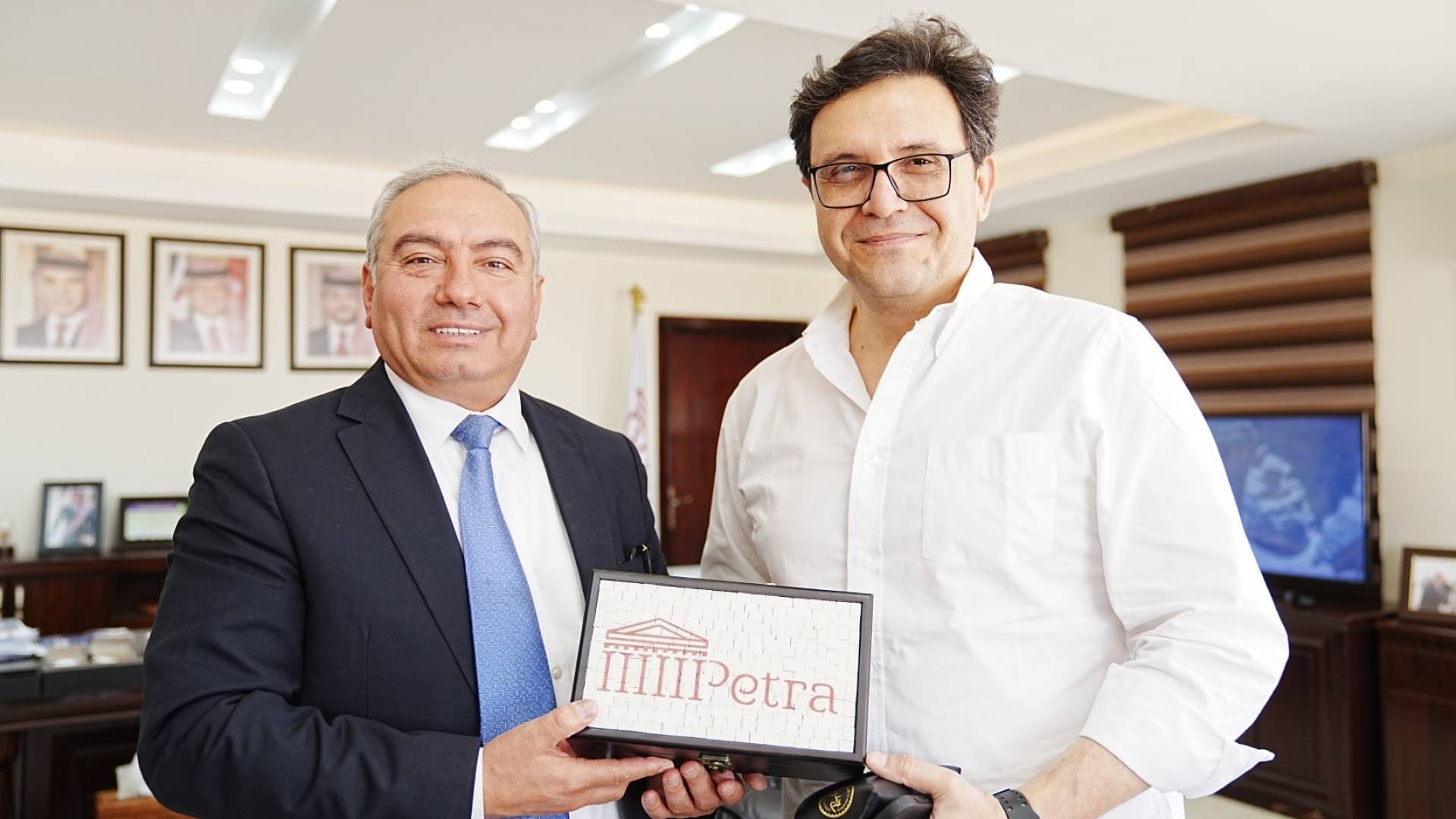 البريزات يبحث مع وزير الثقافة المصري في البترا سبل تعزيز التعاون بين الأردن ومصر