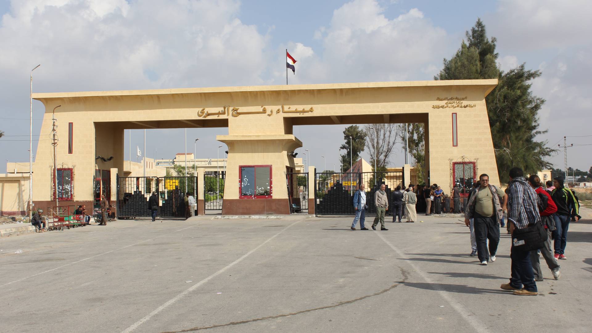 معبر رفح بين غزة ومصر