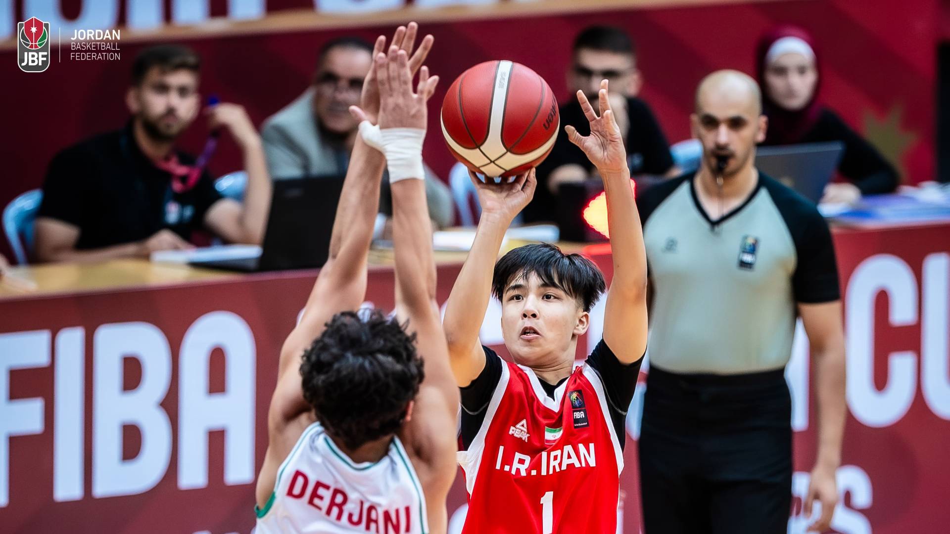 المنتخب الايراني واللبناني في  بطولة غرب اسيا للنائين لكرة السلة