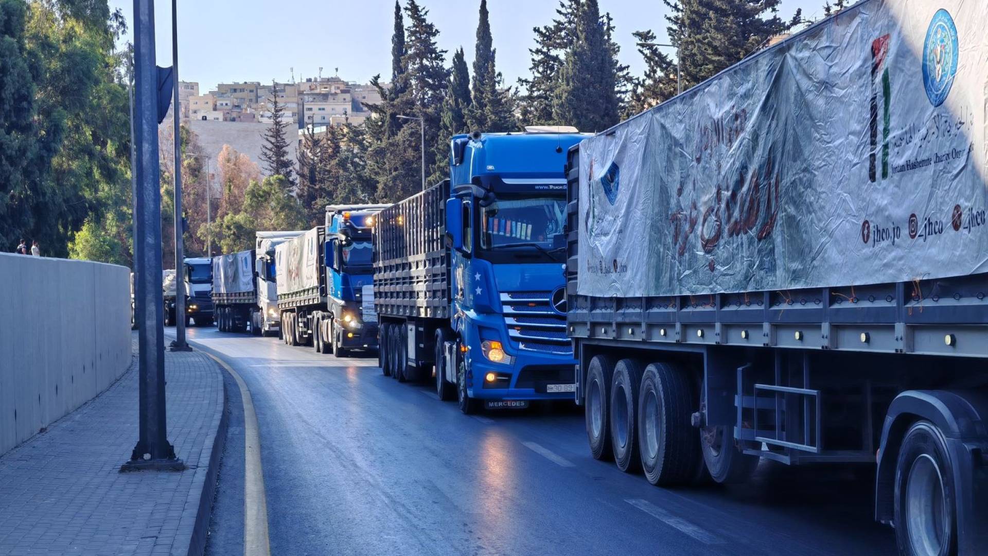 قافلة مساعدات انسانية للأهل في غزة