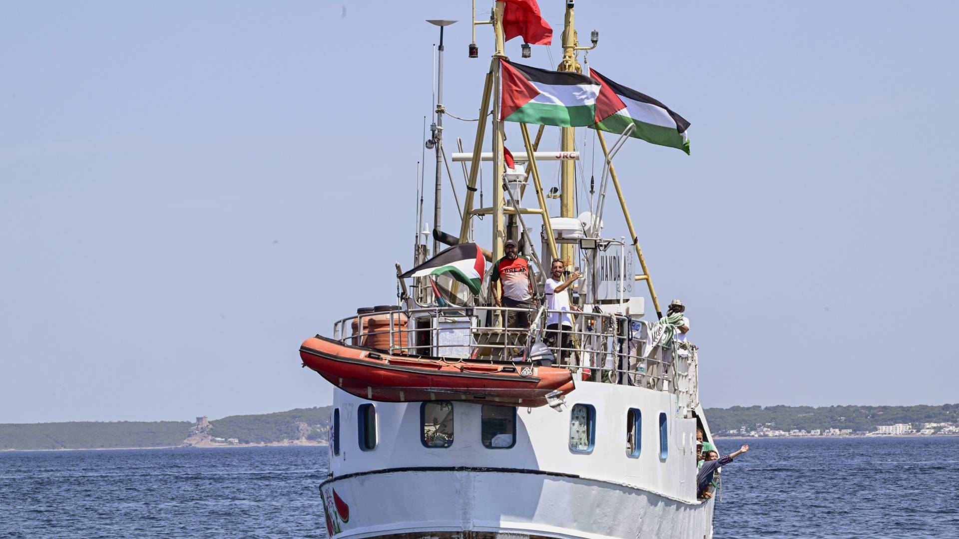 المسؤولة عن سفينة "حنظلة": استعادة الاتصال بالسفينة عقب تسجيل تحليق مسيرات