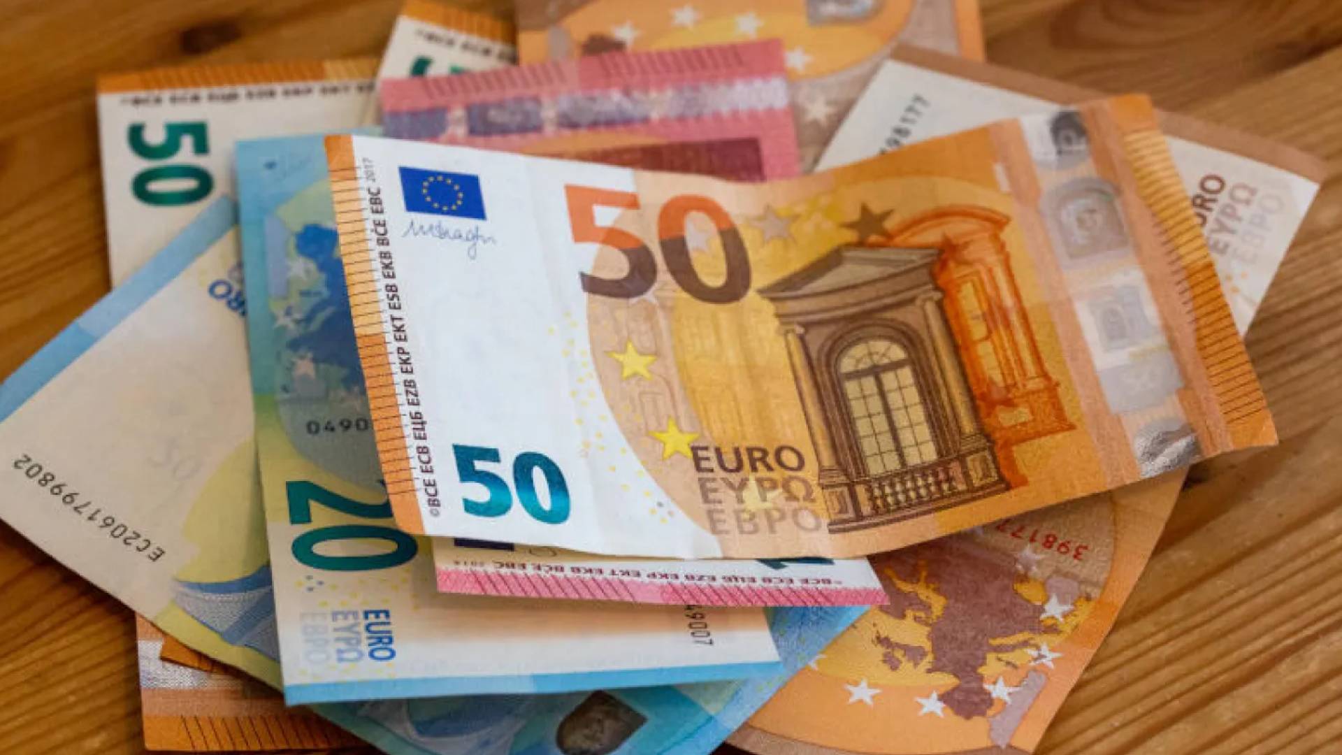 البنك المركزي الألماني يرصد ارتفاعا في تزوير الأوراق النقدية خلال النصف الأول من 2025