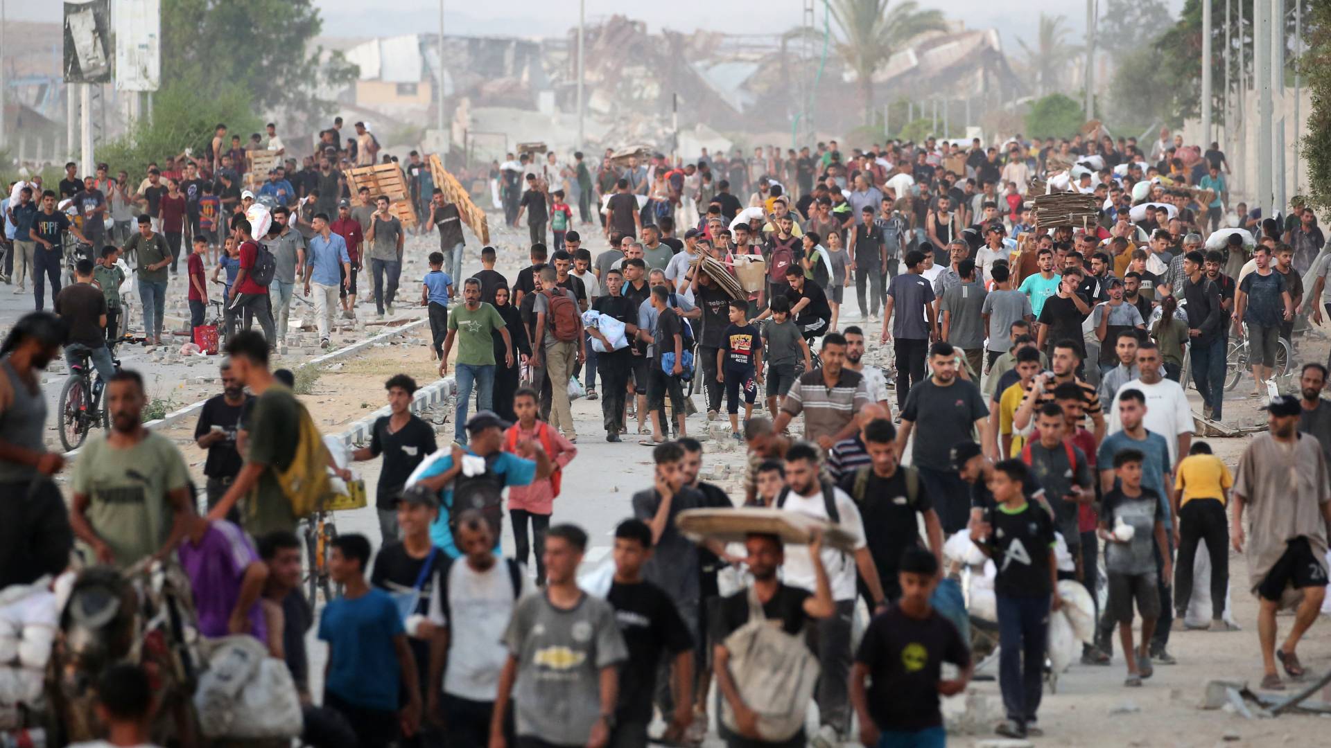 سكان في قطاع غزة