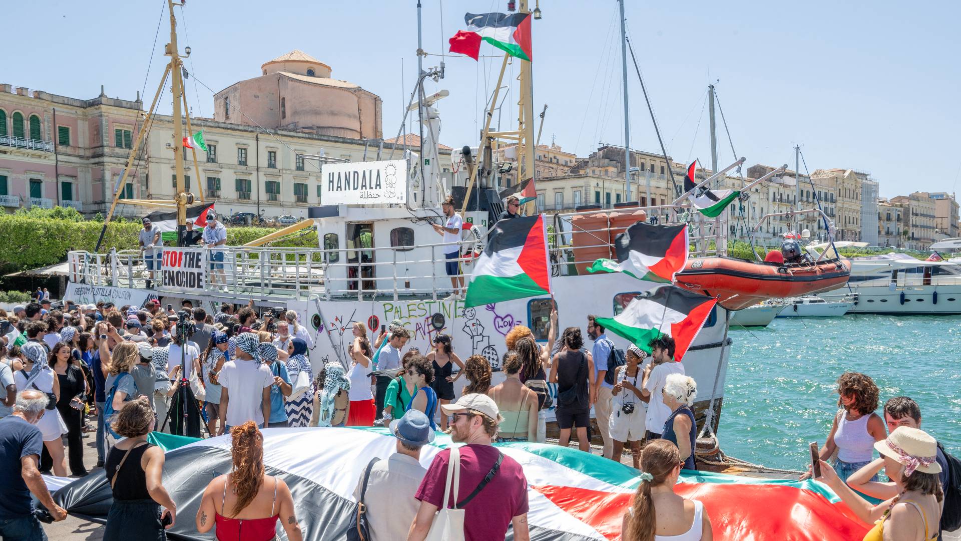 السفينة حنظلة