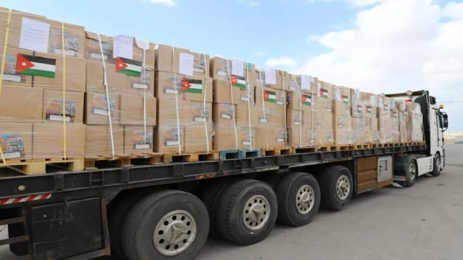 مساعدات إنسانية للأهل في غزة