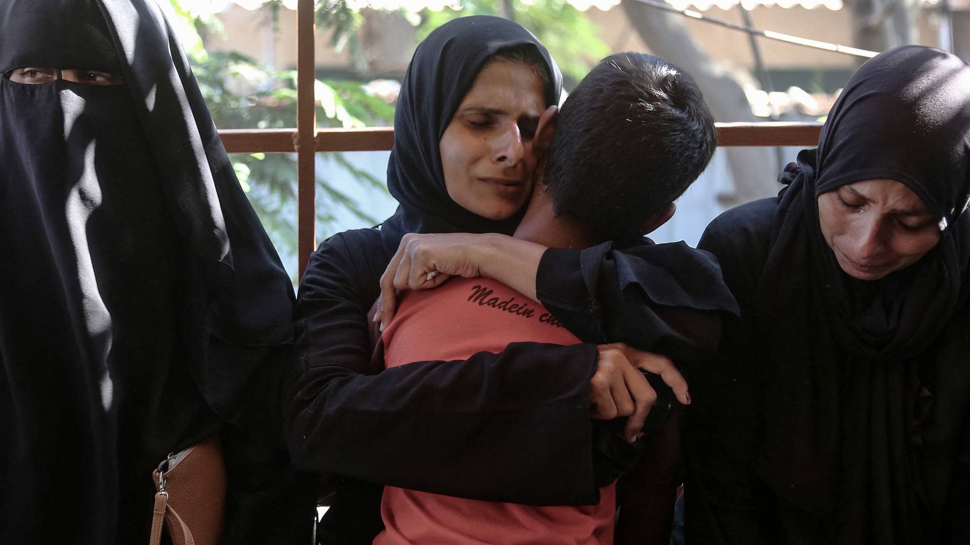 الحزن على الشهداء في غزة