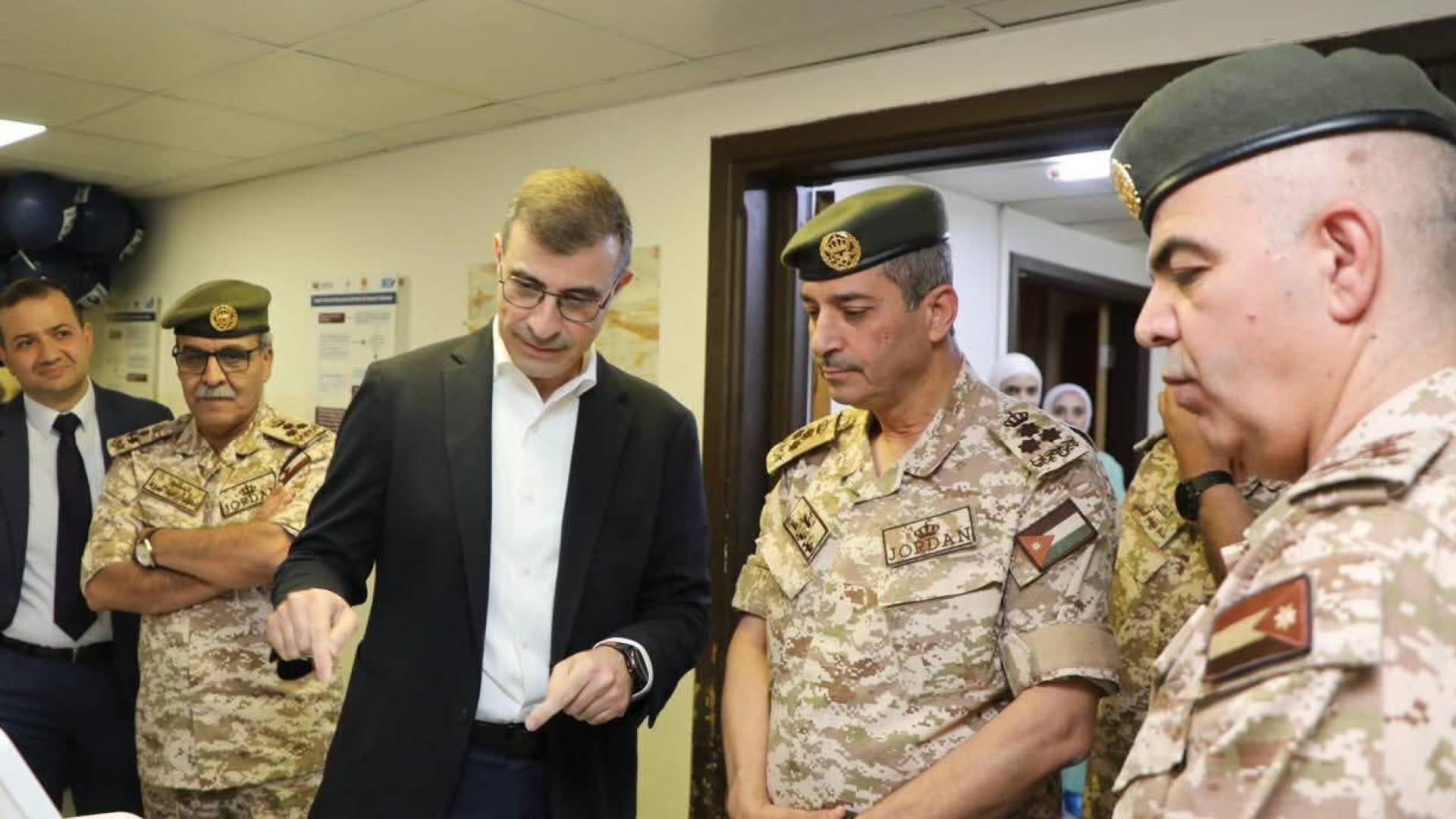 الخدمات الطبية الملكية تدخل أجهزة مراقبة متكاملة لصحة الأم والجنين في مدينة الحسين الطبية