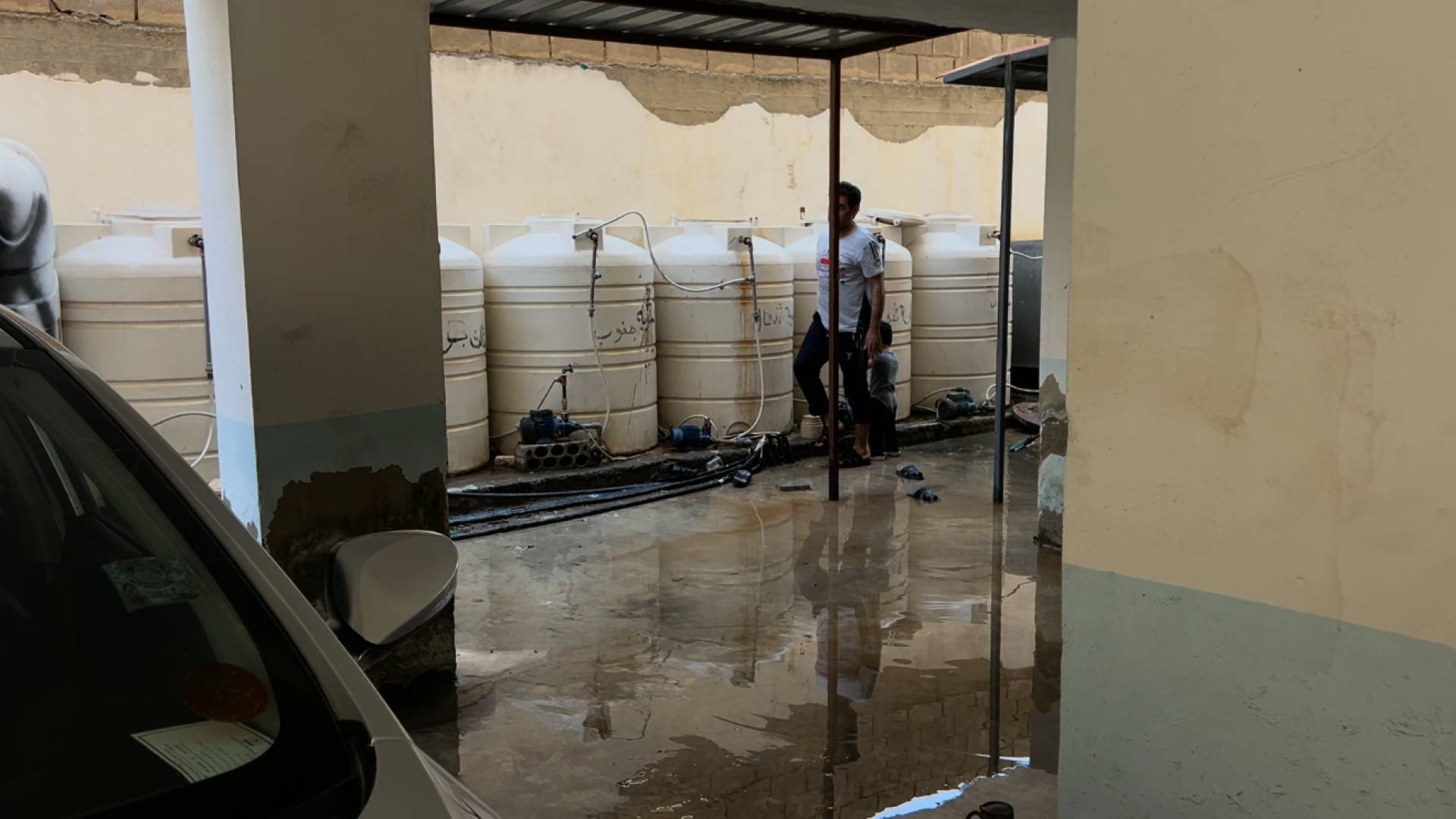 عكارة ببعض خزانات المياه في إيدون