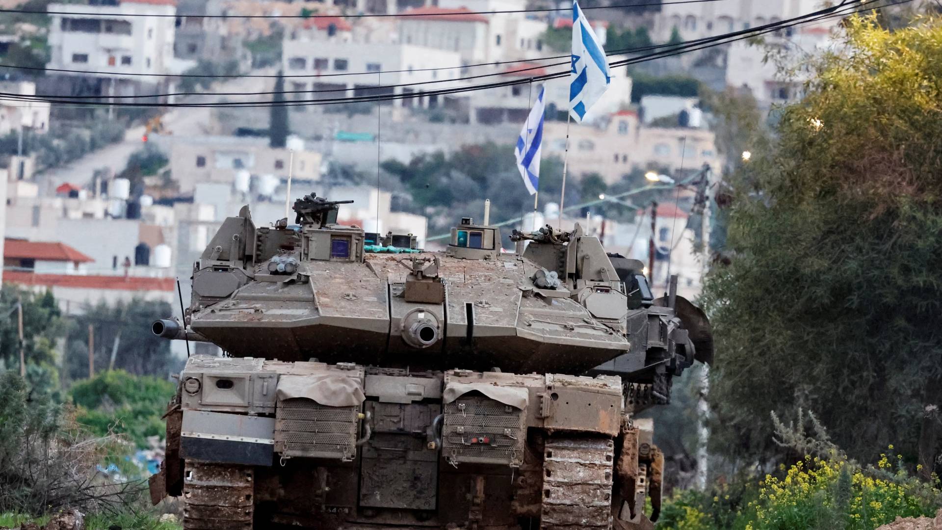 آلية عسكرية للاحتلال بطولكرم