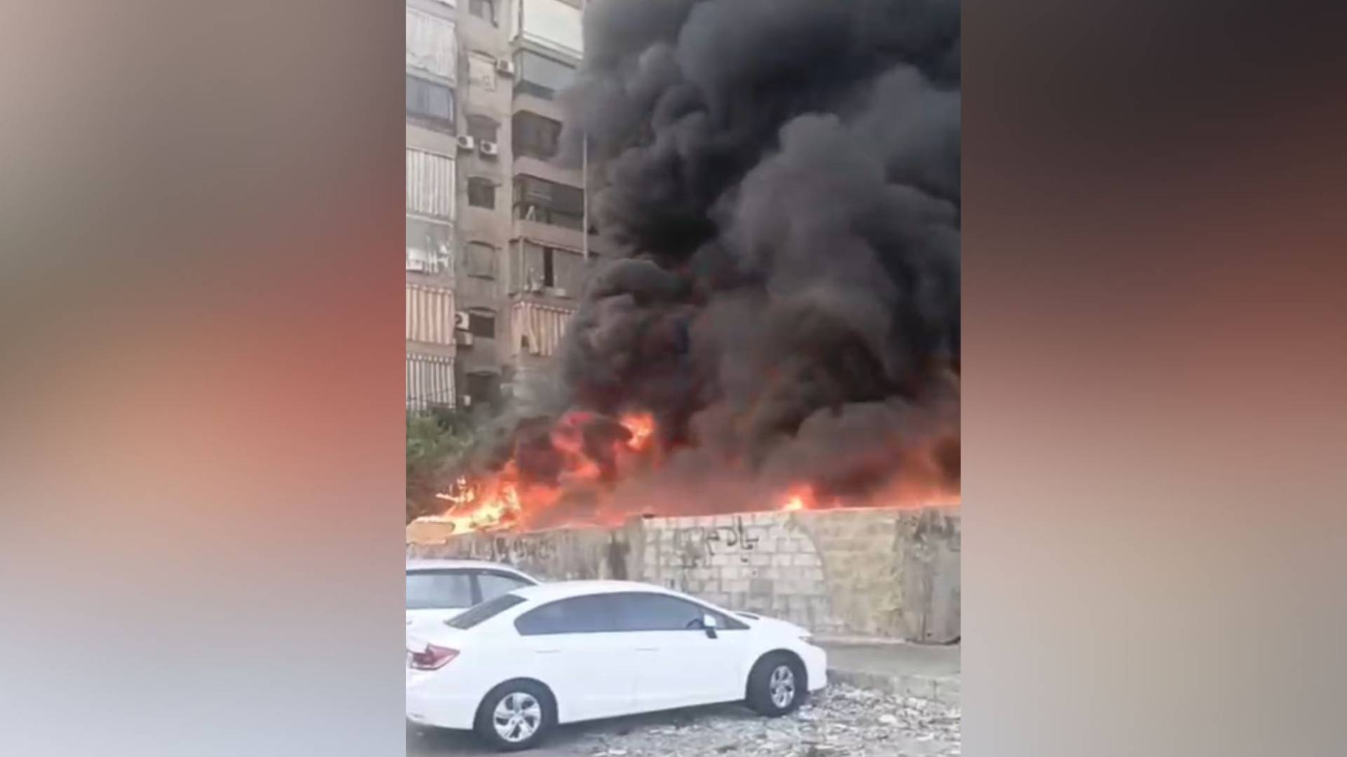 حريق يشب بالطريق الجديدة في بيروت