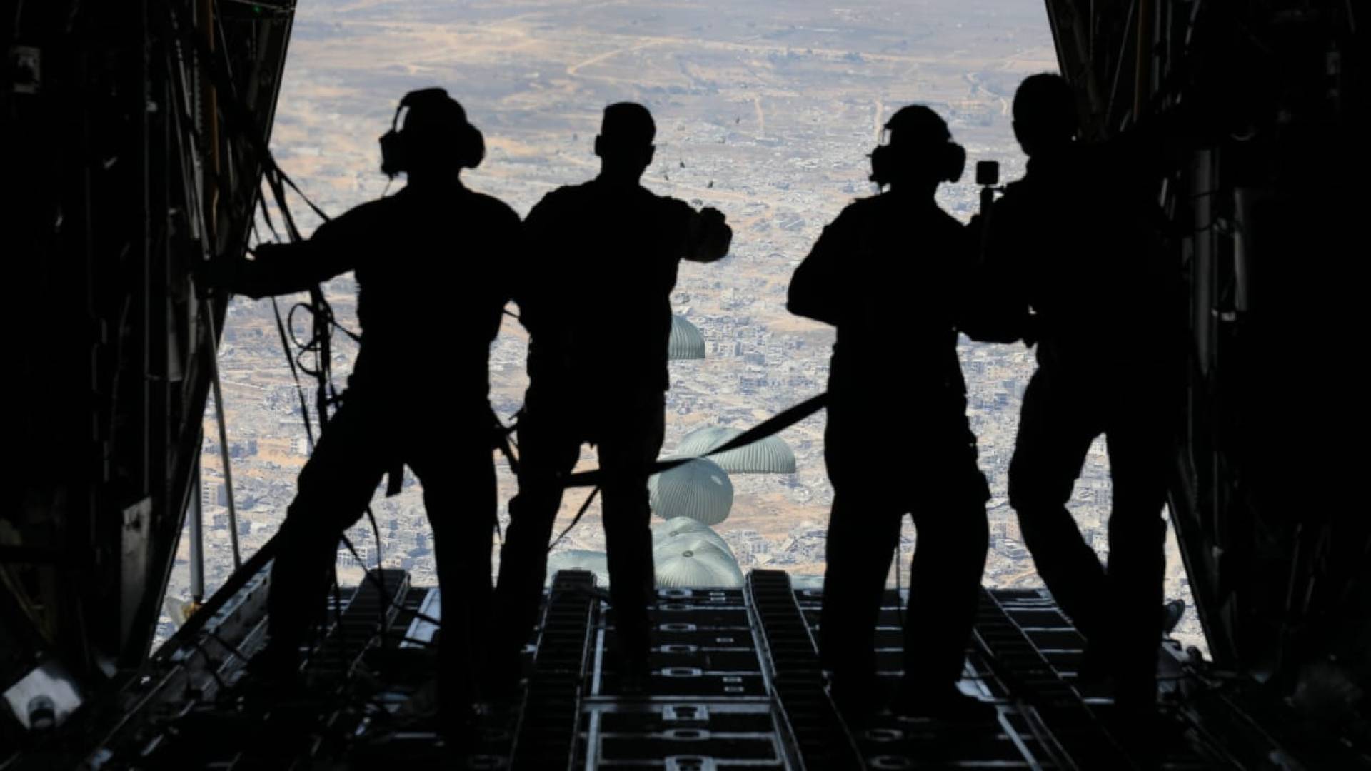 انزال جوي إغاثي