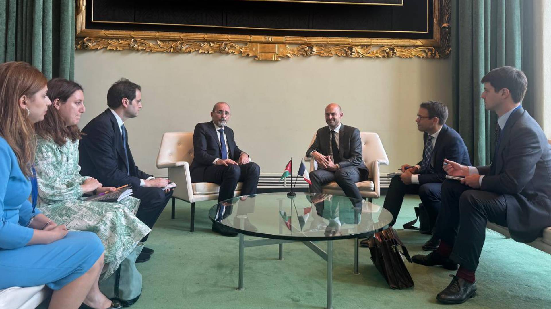 وزير الخارجية أيمن الصفدي ونظيره الفرنسي