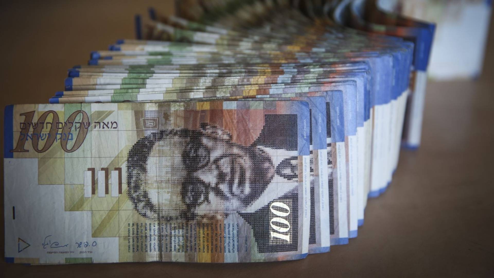 المالية الفلسطينية تعلن صرف رواتب شهر أيار اليوم بنسبة 60% وحد أدنى 3000 شيكل