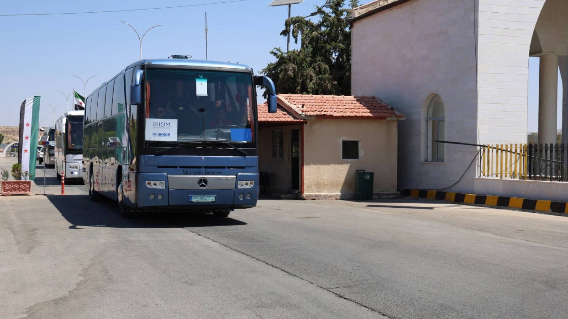 72 لاجئا سوريا يعودون إلى بلادهم طوعيا من لبنان الثلاثاء