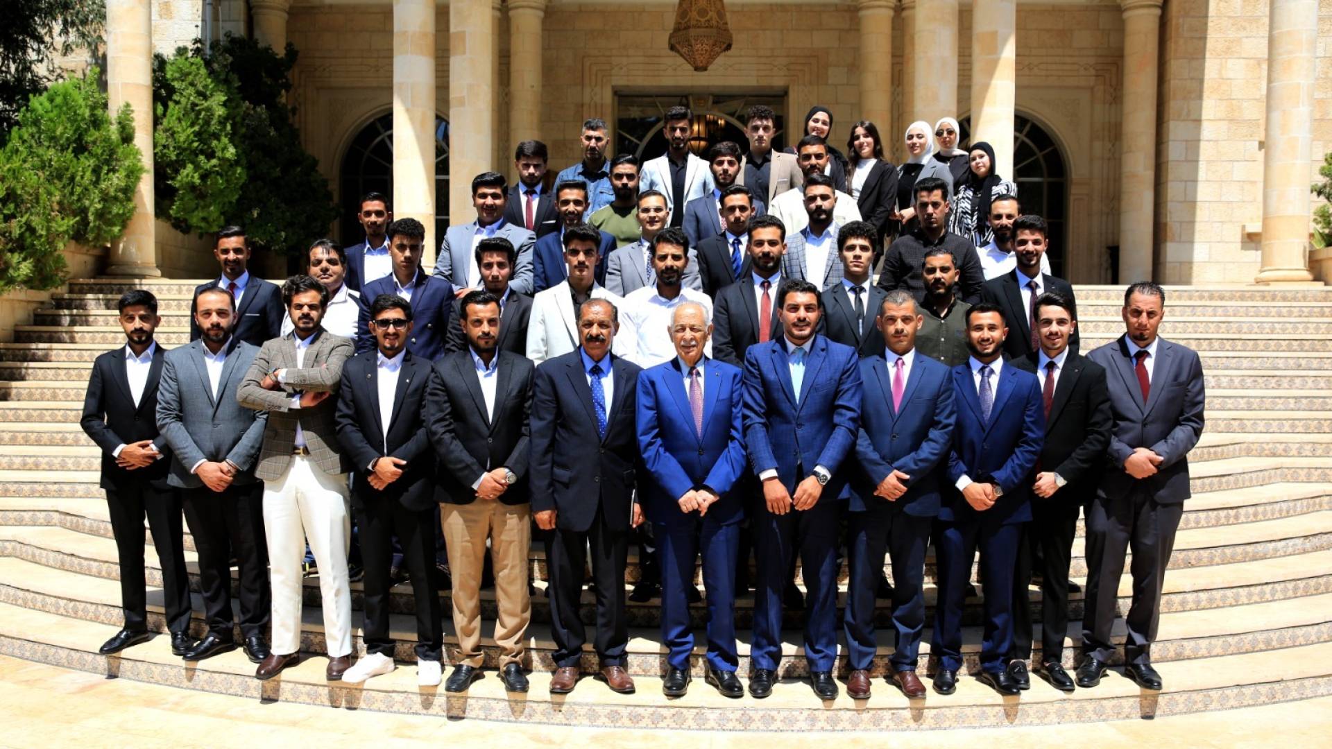 العيسوي خلال لقائه طلبة من كلية التمريض "البلقاء التطبيقية"