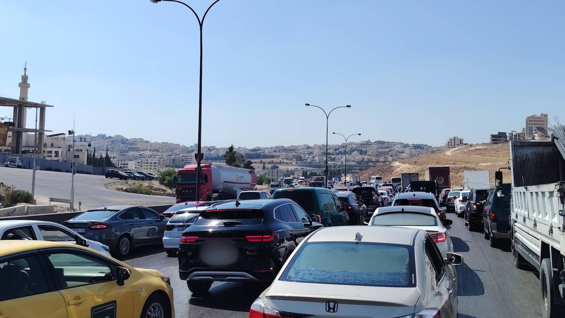 حركة السير على طريق المطار بسبب الحادث