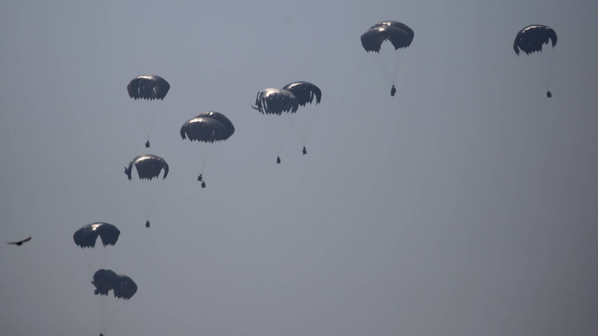 اسقاط مساعدات - أرشيفيية