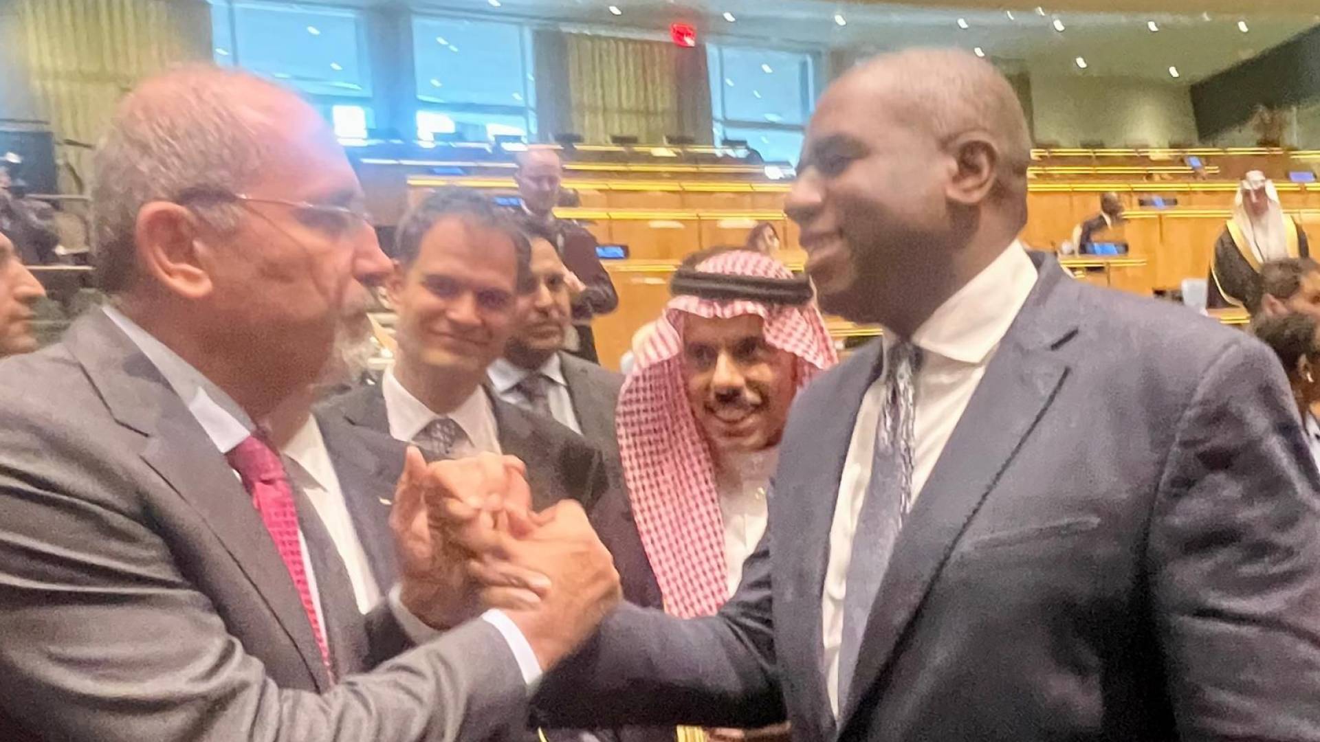 الصفدي ونظيره البريطاني