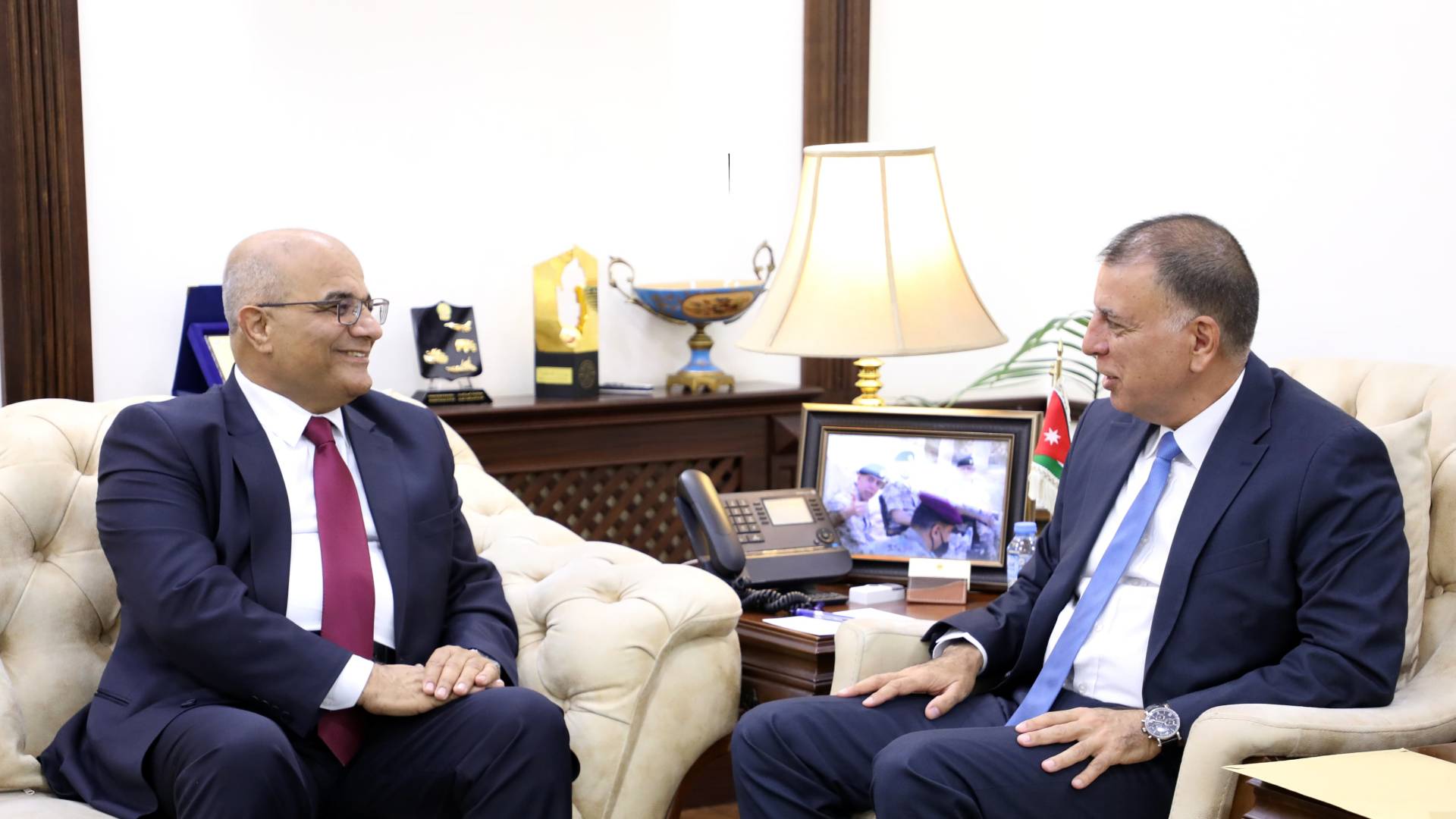 وزير الداخلية مازن الفراية و نقيب الصحفيين الأردنيين طارق المومني