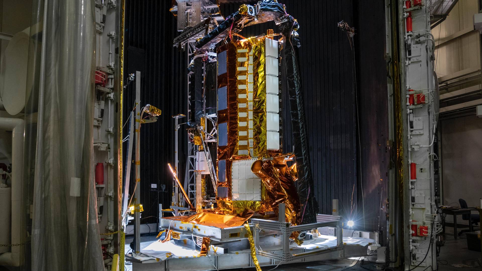 القمر الصناعي "نيسار" الأمريكي-الهندي