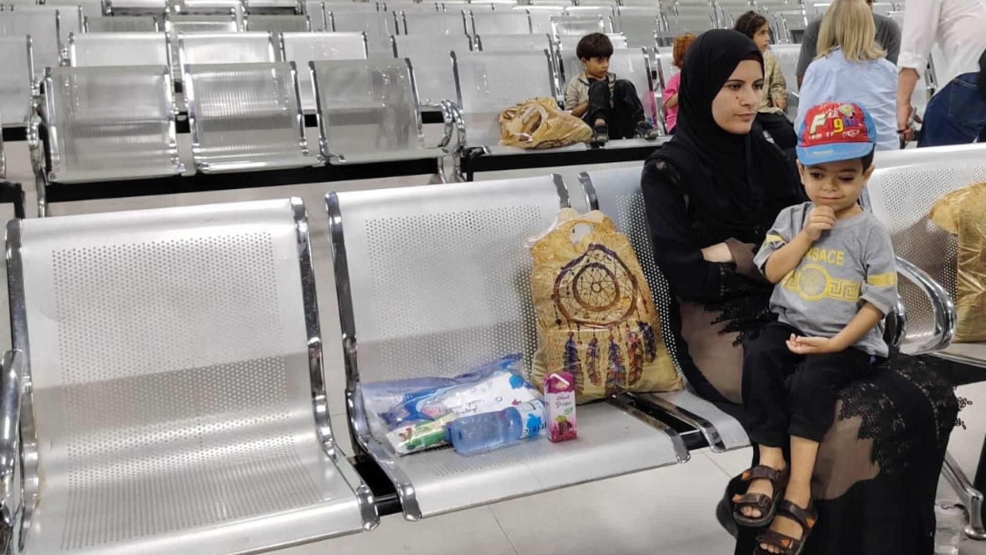 فلسطينية قادمة من غزة لعلاج ابنها في الأردن