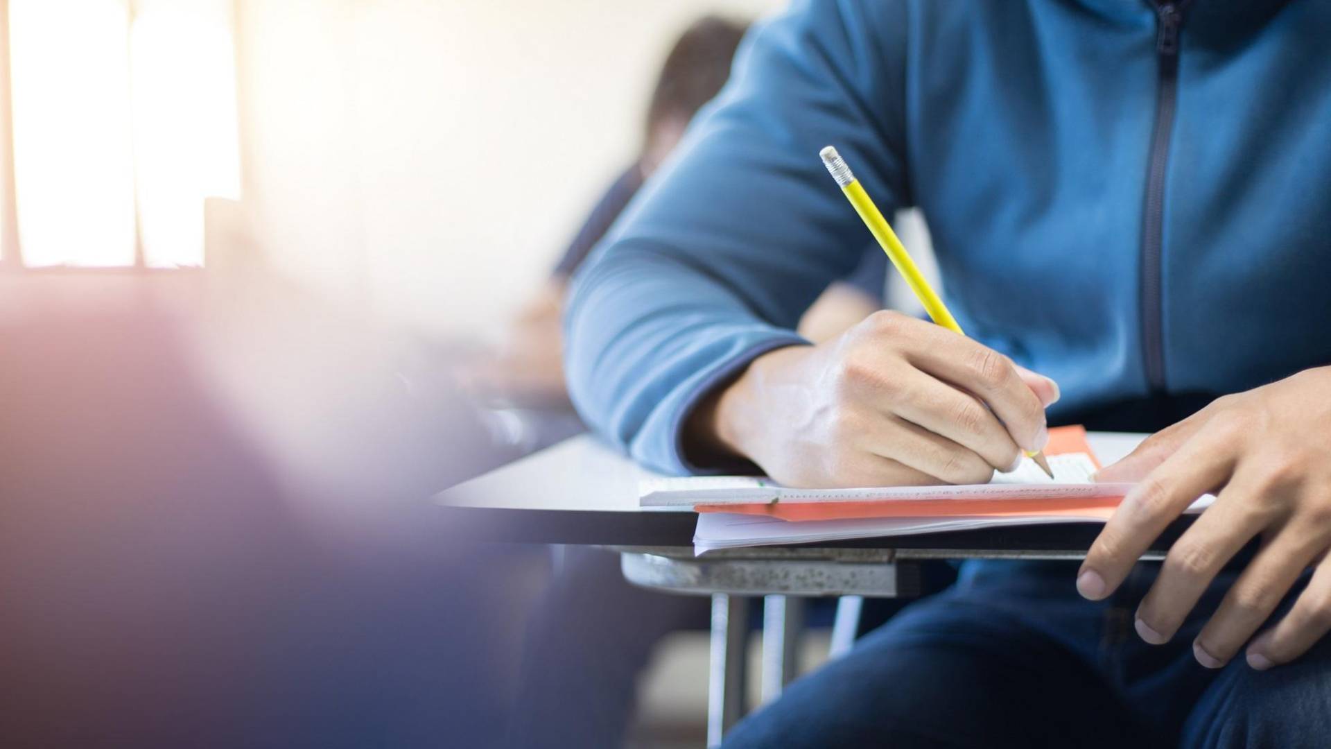 طالب "تعبيرية"