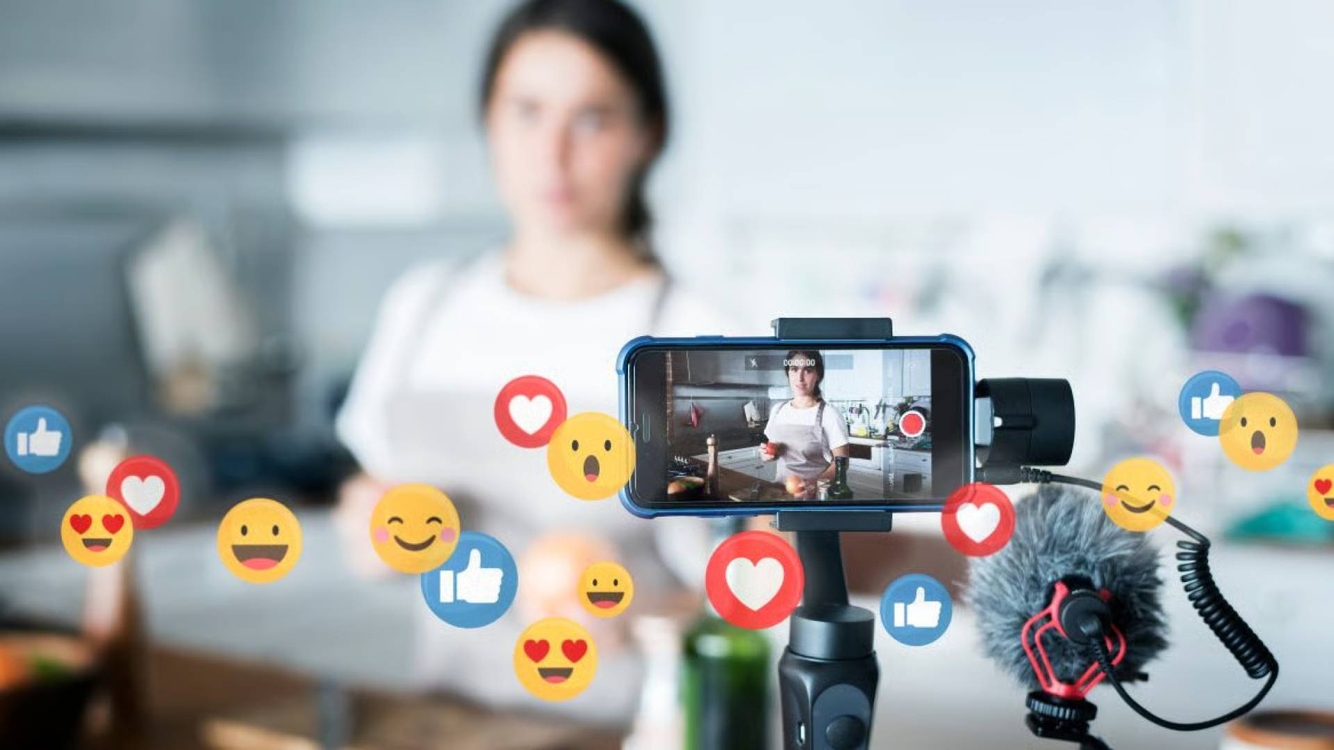 المؤثرين على منصات التواصل الاجتماعي - تعبيرية