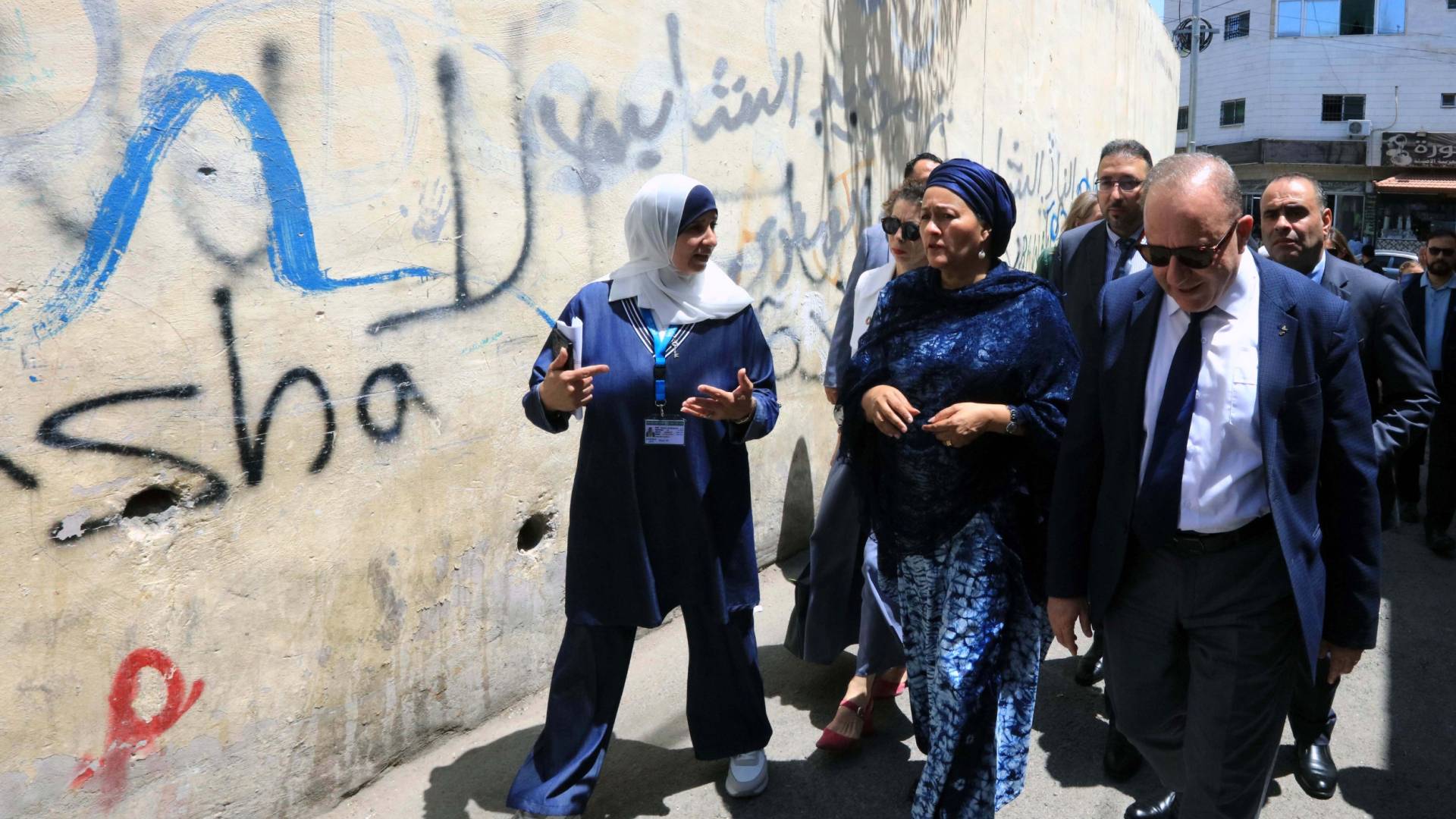 نائبة الأمين العام للأمم المتحدة تزور مخيم الوحدات