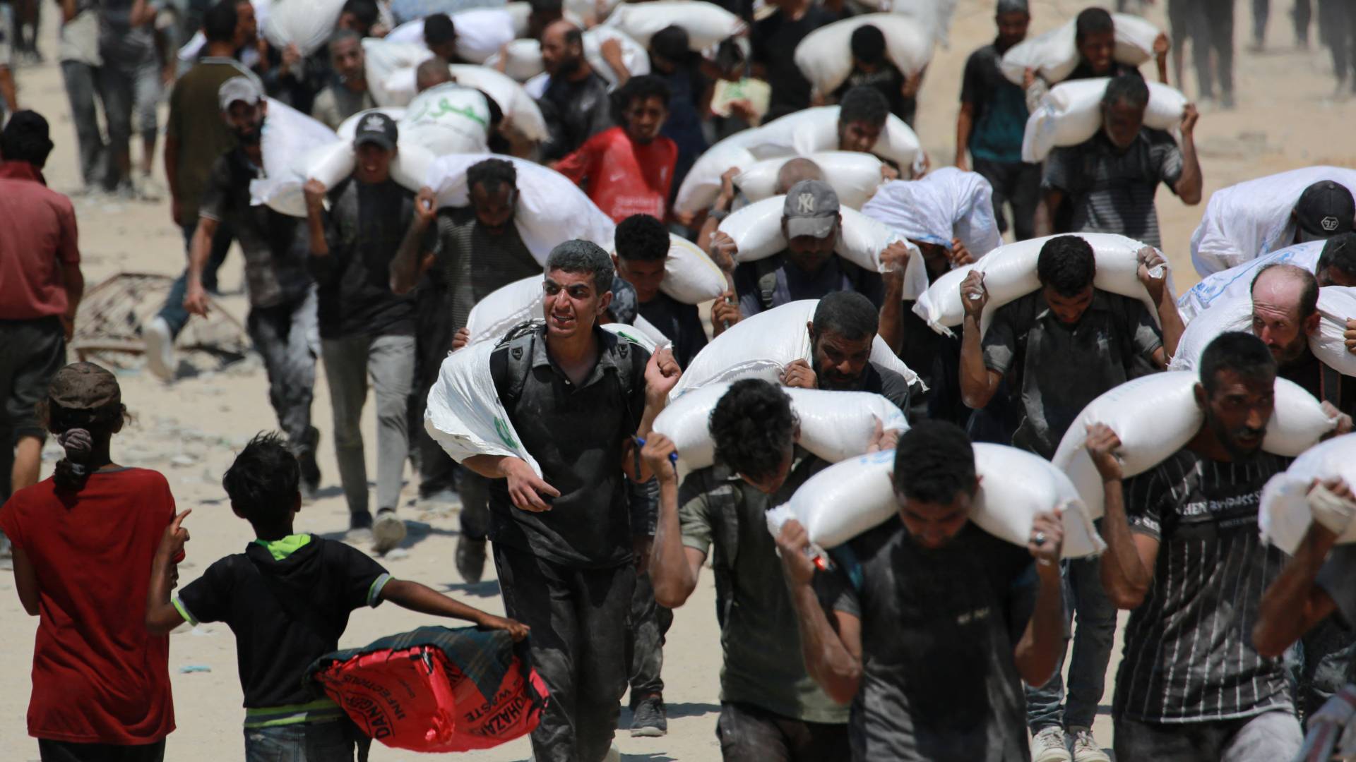 مساعدات إنسانية لغزة