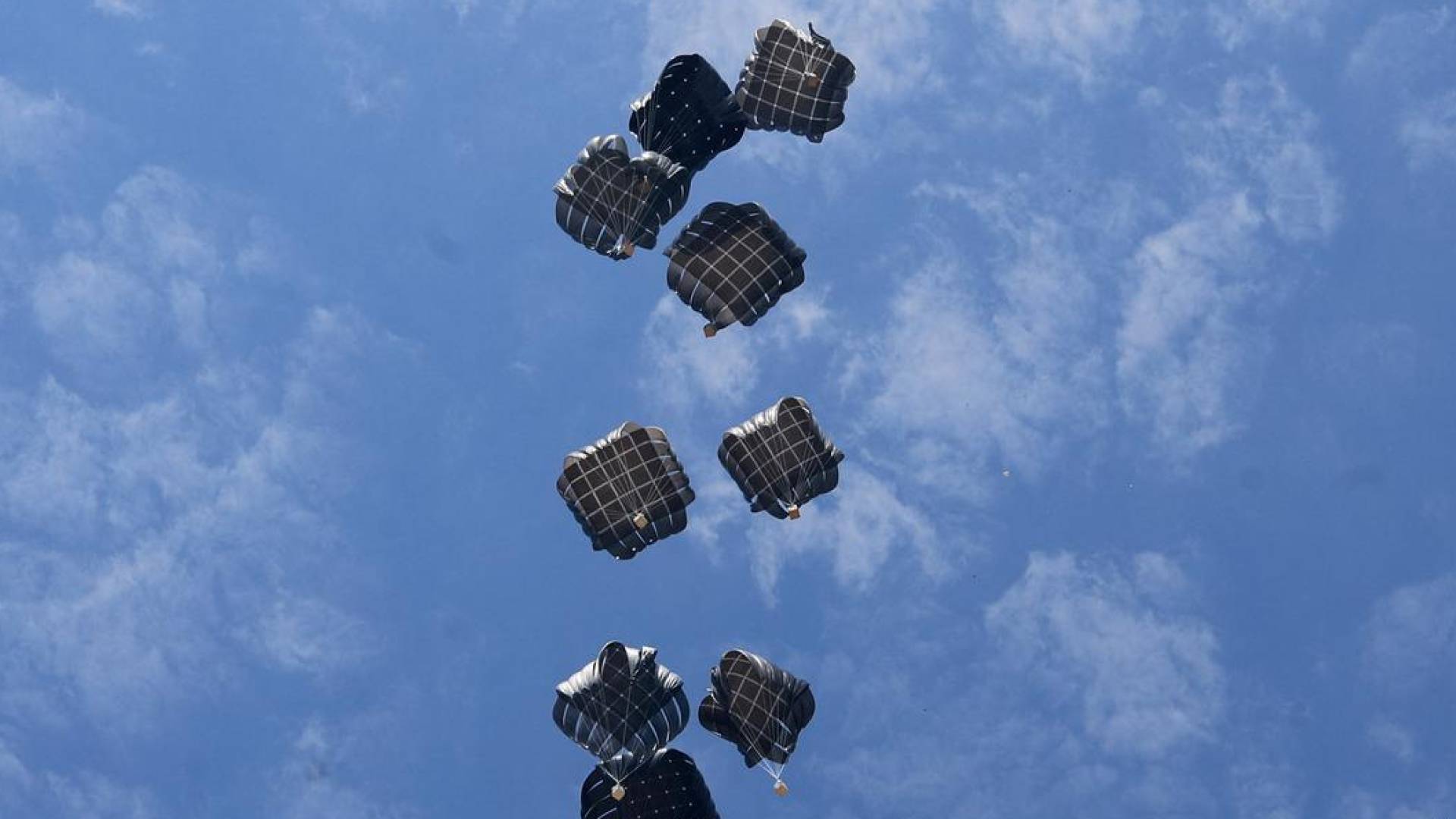 إسقاط المساعدات على غزة جوا