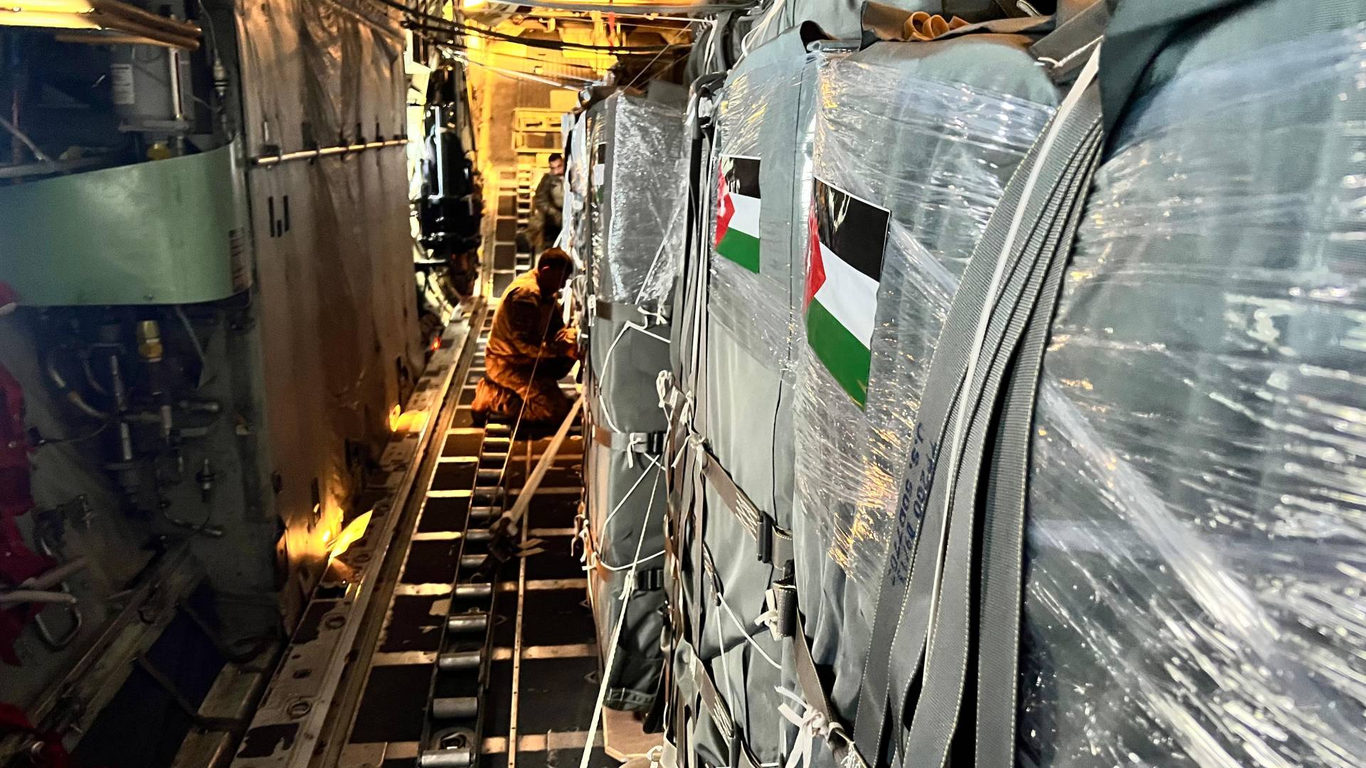 مساعدات إنسانية لغزة