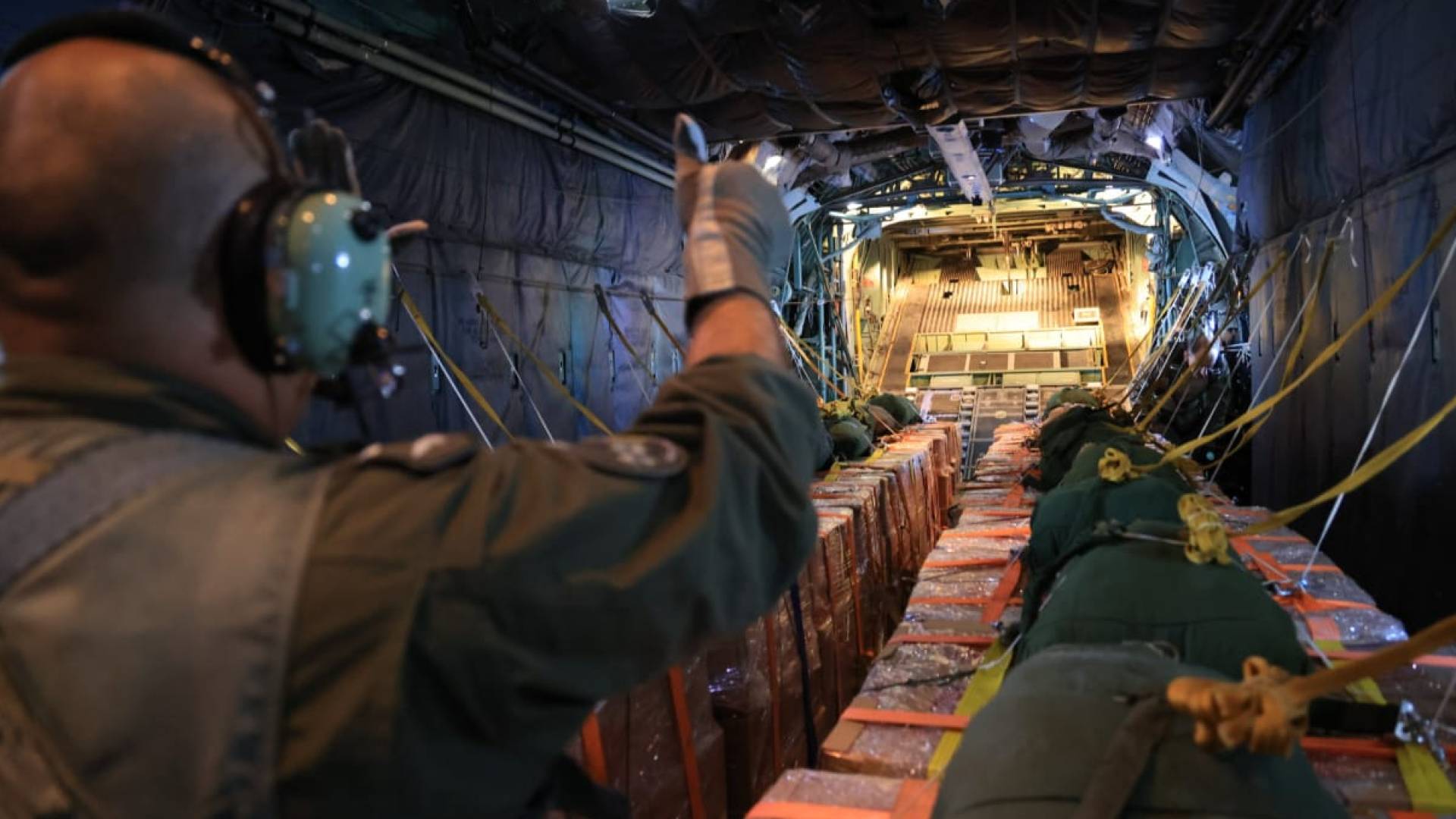 القوات المسلحة الأردنية تنفذ 5 إنزالات جوية بمشاركة عدد من الدول الشقيقة والصديقة