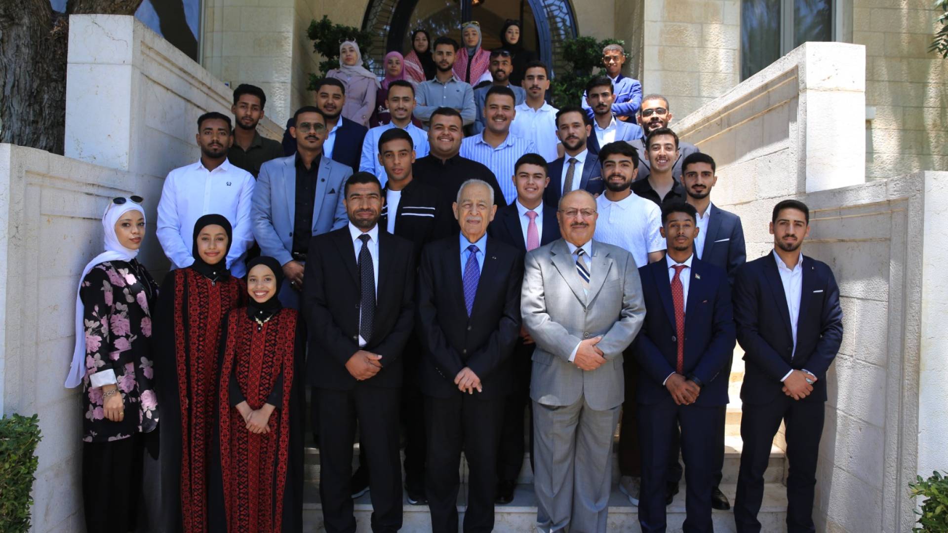 العيسوي خلال لقائه وفدا شبابيا من الأغوار