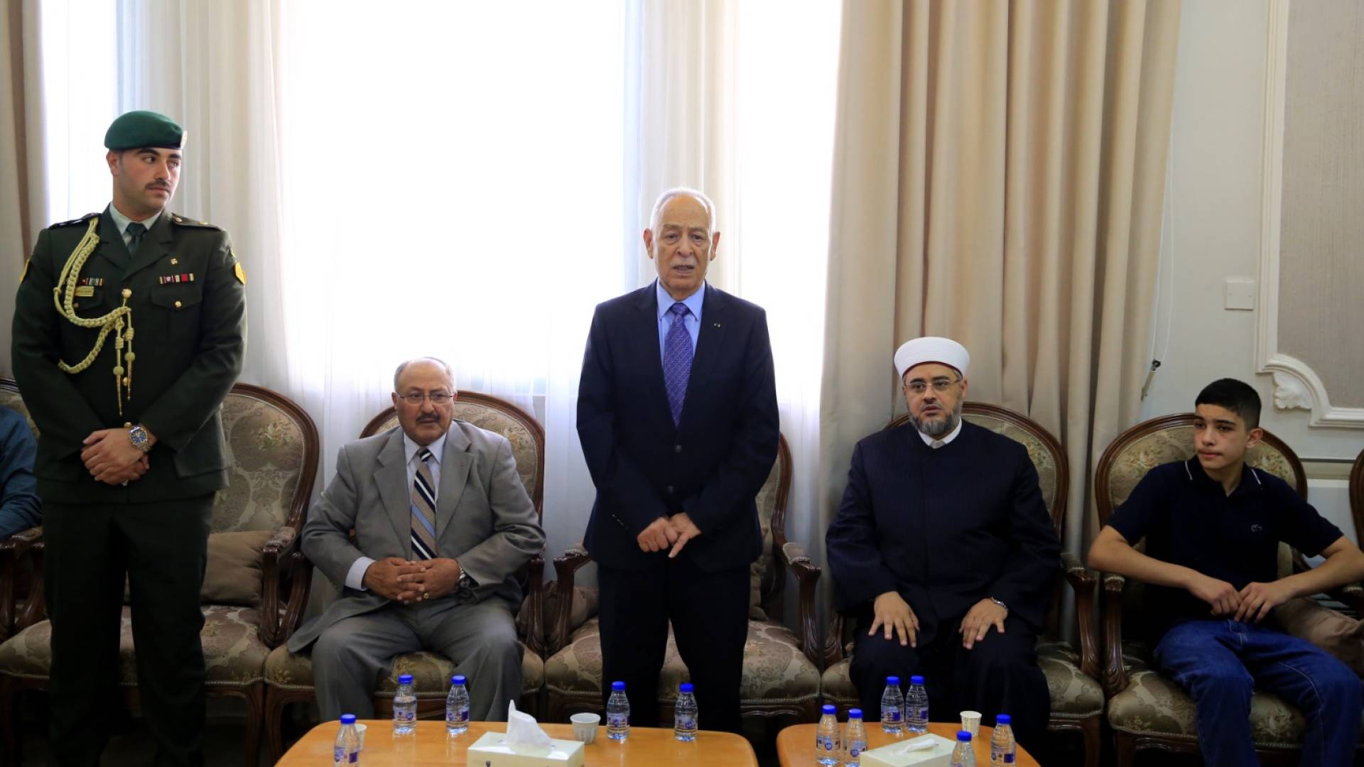 العيسوي ينقل تعازي الملك وولي العهد إلى عموم عشيرة المعايطة