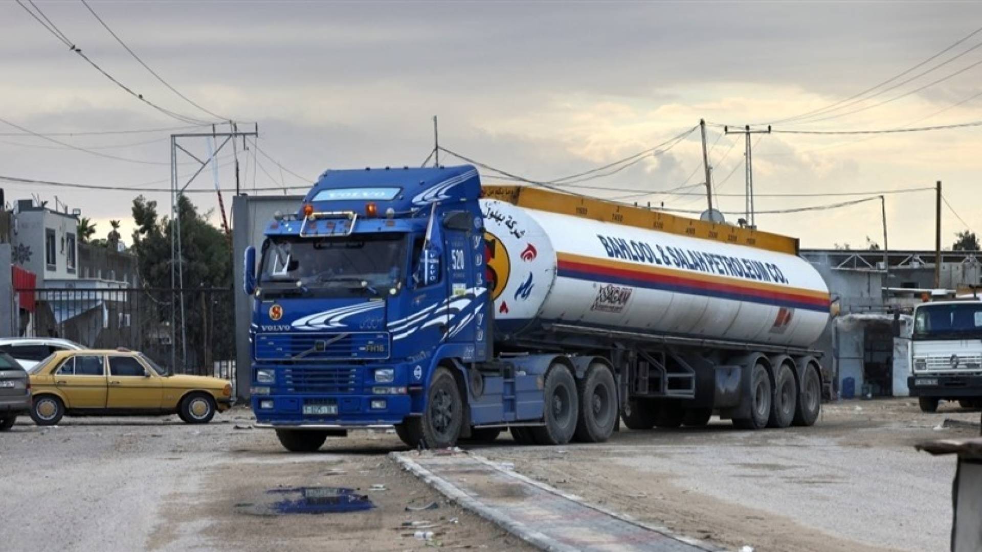 شاحنات وقود