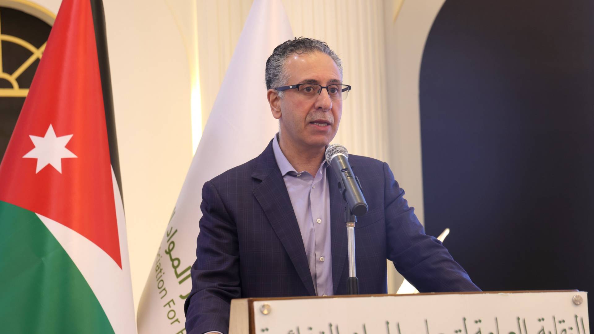 وزير الصناعة والتجارة والتموين المهندس يعرب القضاة