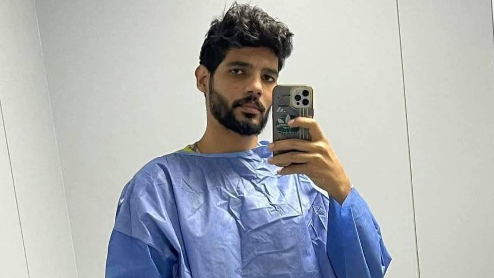 من السرطان إلى تجارة الأعضاء.. تقرير يكشف القصة الكاملة لأزمة اللاعب الراحل "شيكا" وحقيقة اتهام فنانة شهيرة وطبيبه