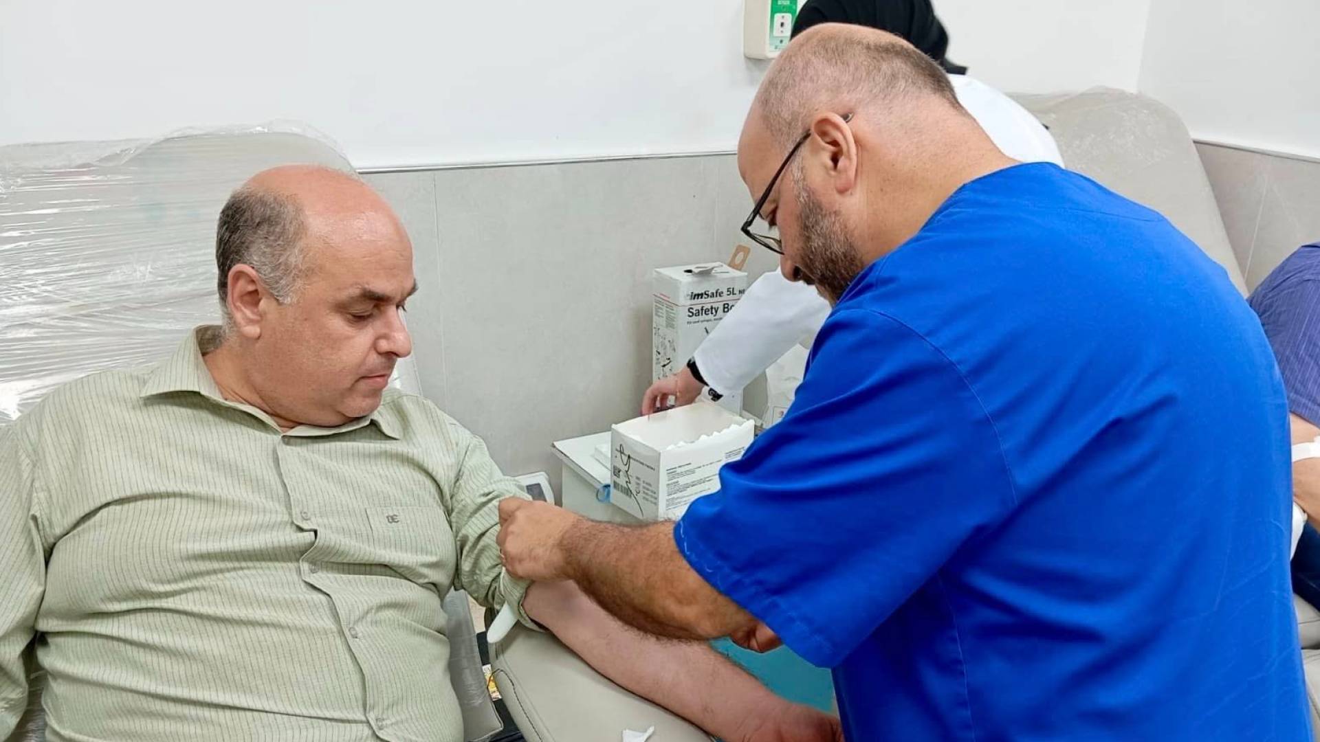 6000 وحدة دم تصل غزة من الضفة الغربية ضمن الجولة السابعة من حملة "دمنا واحد"