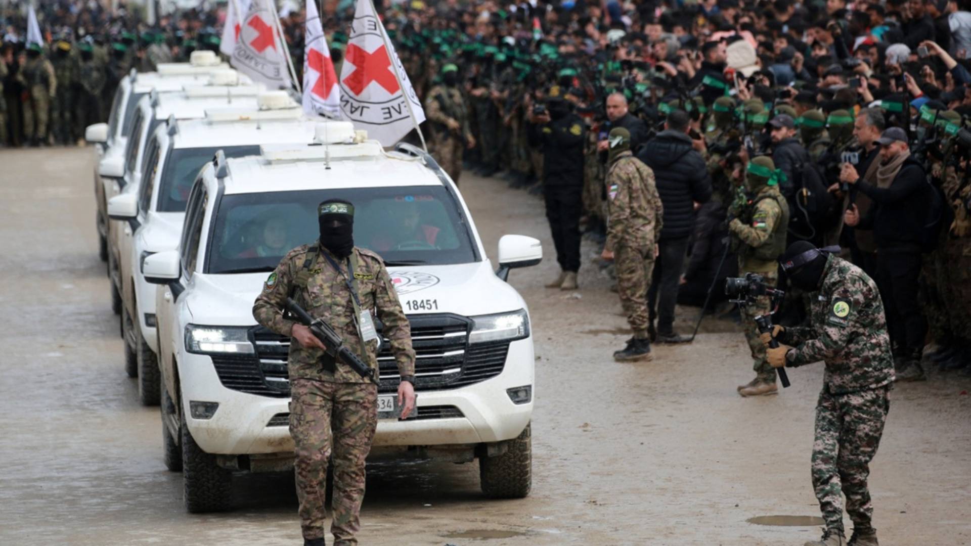 سيارات الصليب الأحمر في غزة