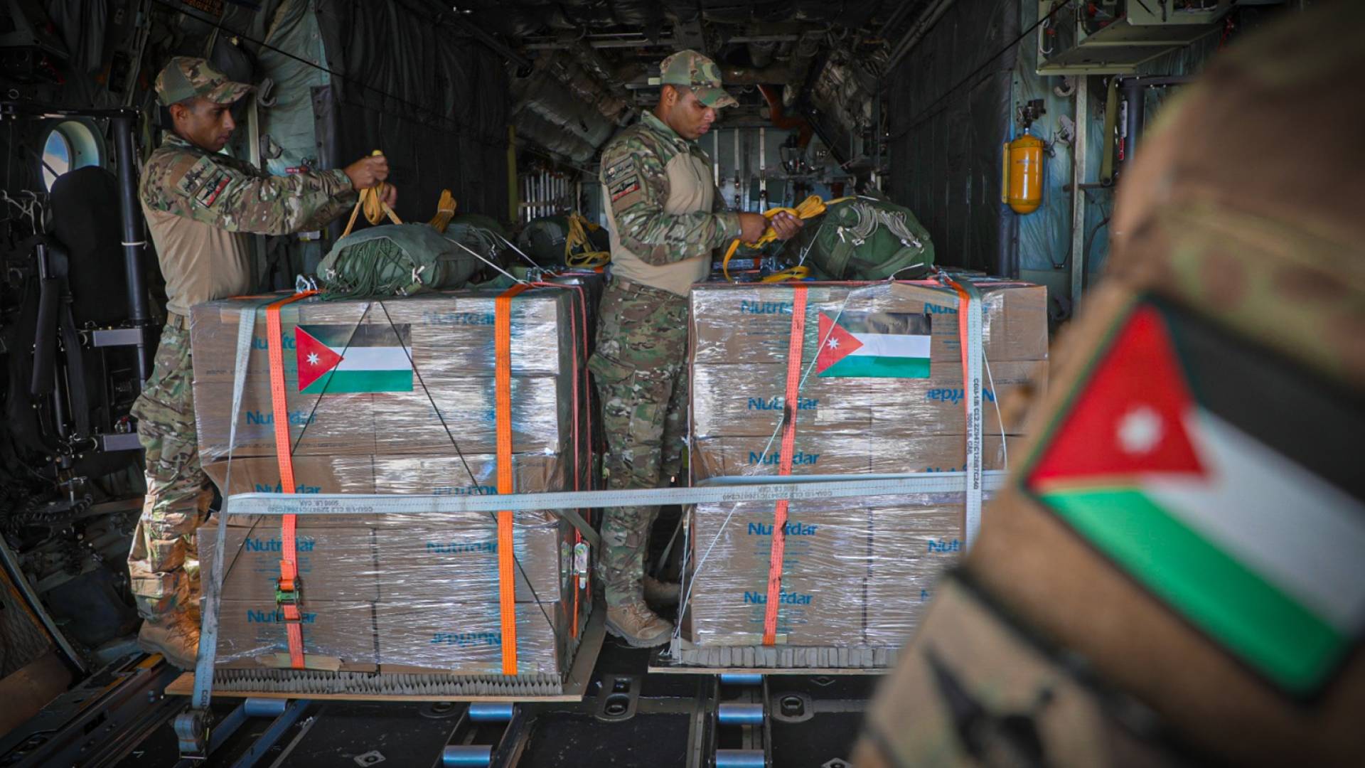 المساعدات الانسانيه الأردنية لغزة