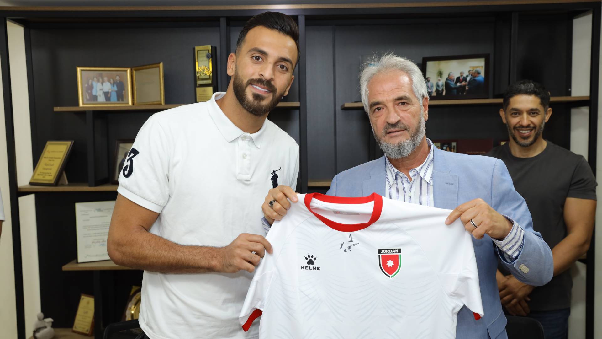 يزيد أبو ليلى الوجه الإعلامي لشركة ضراغمة التجارية