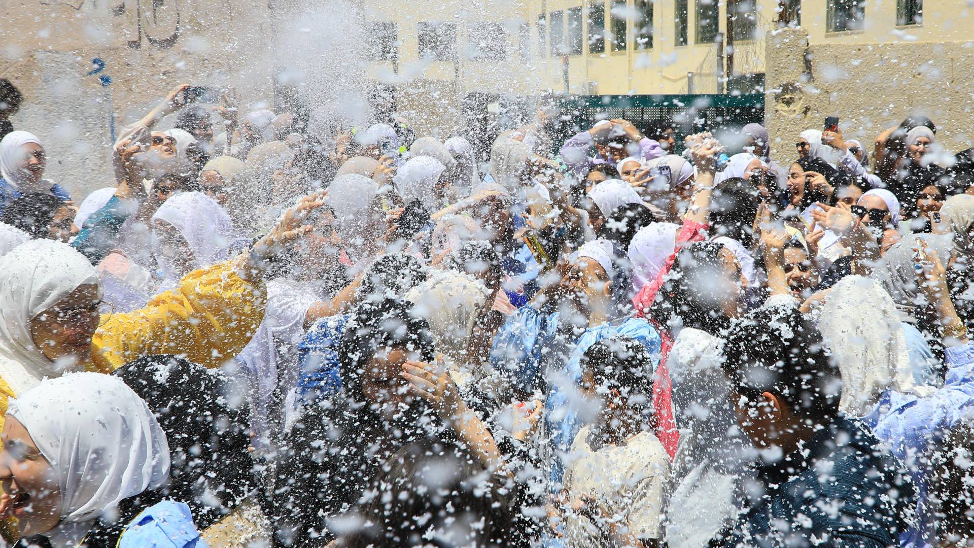 فرحة طلبة توجيهي بانتهاء الامتحانات