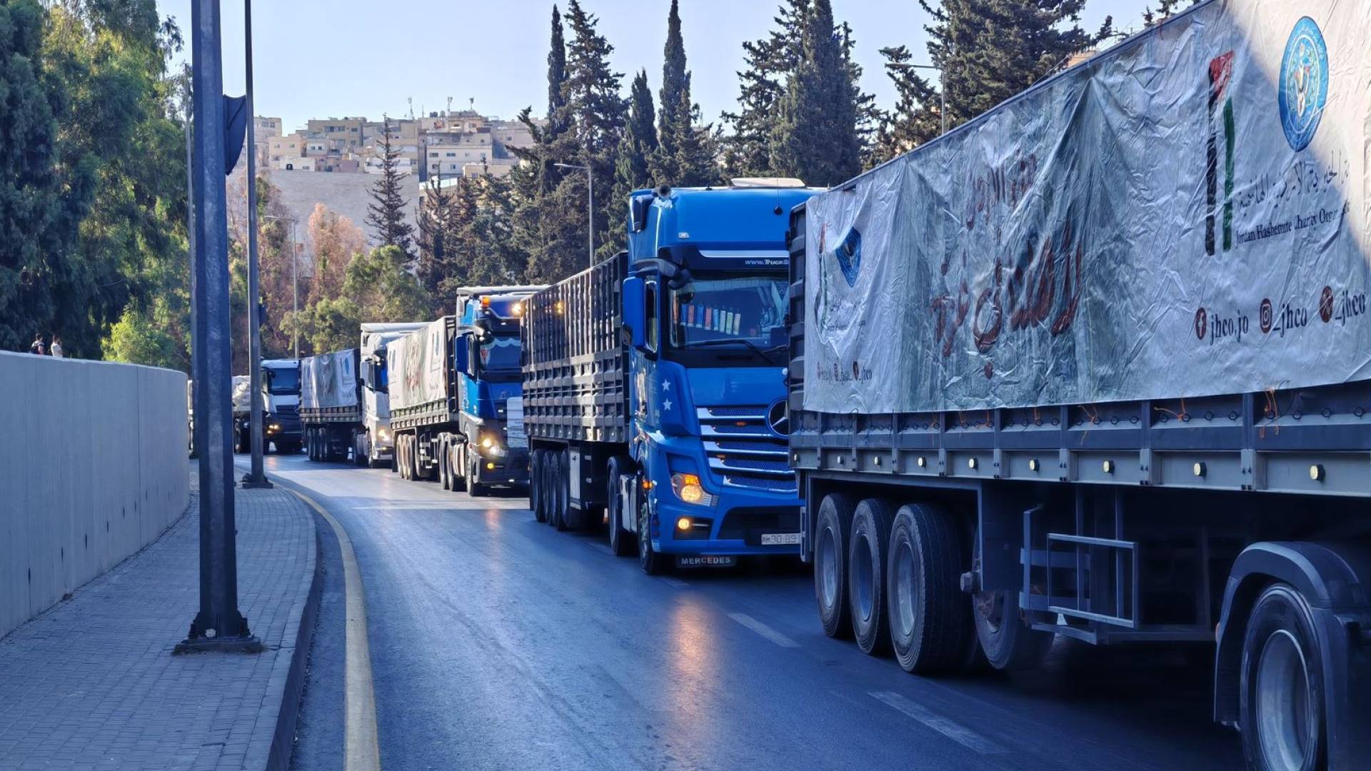 شاحنات مساعدات أردنية إلى غزة