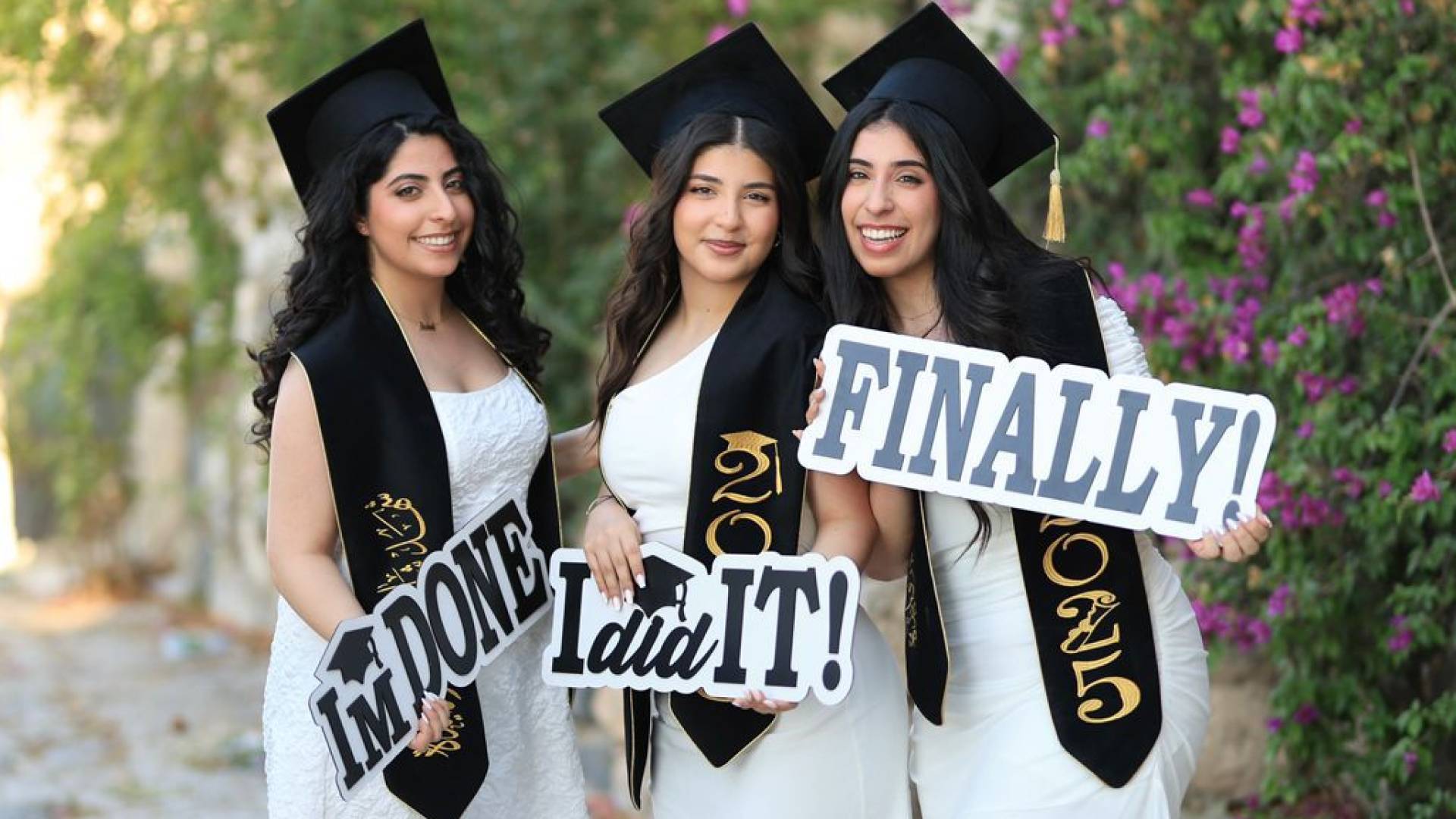 التوائم الثلاث اللواتي نجحن في الثانوية العامة